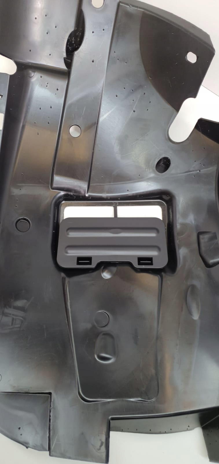 ZAŚLEPKA LEWEGO NADKOLA TRAFIC III VIVARO B