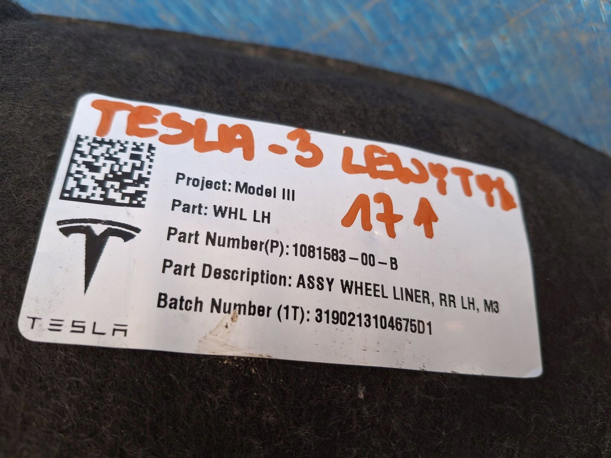mudguard left rear. TESLA MODEL 3 2017R->