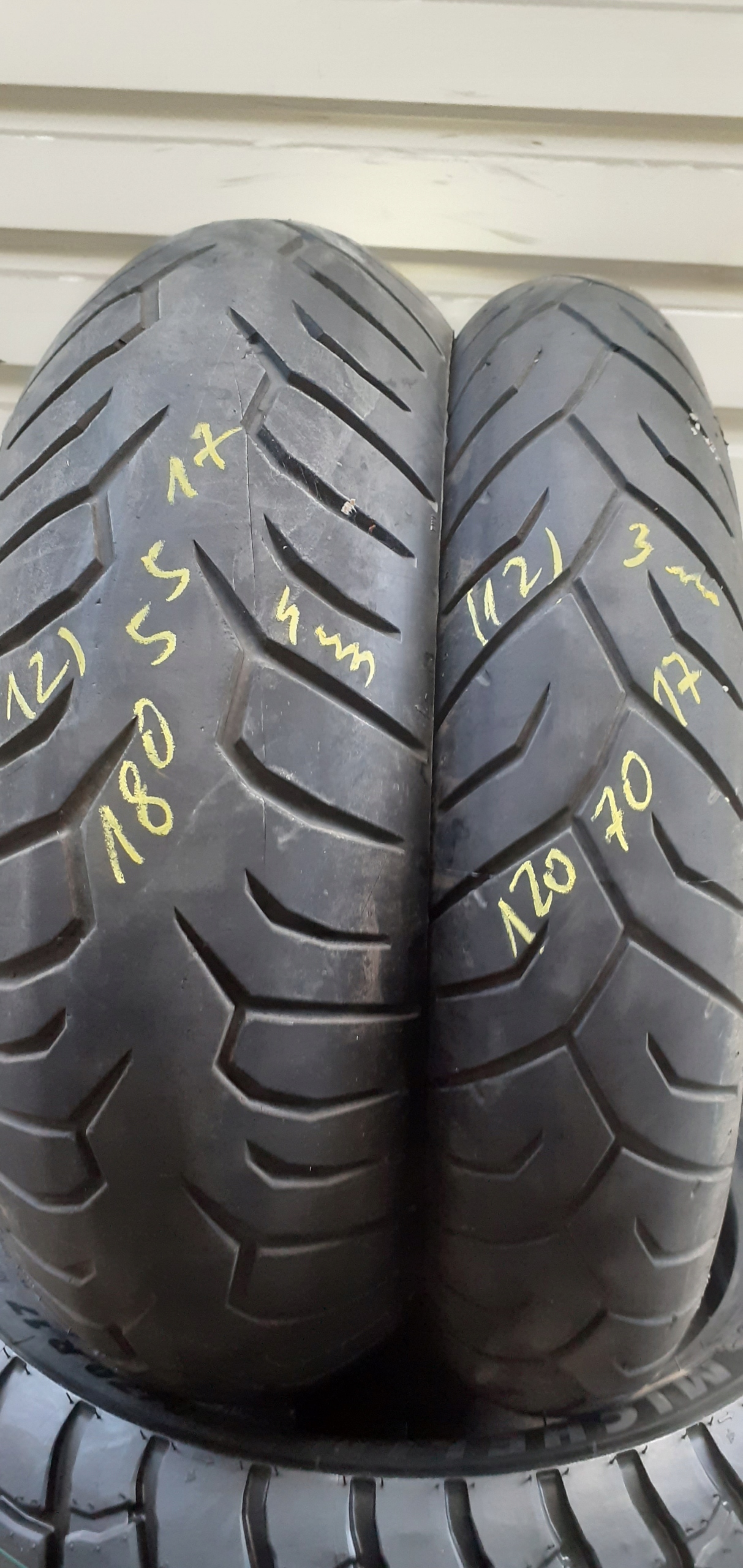 Шини Pirelli 180 / 55ZR17 + 120 / 70ZR17 STRADA