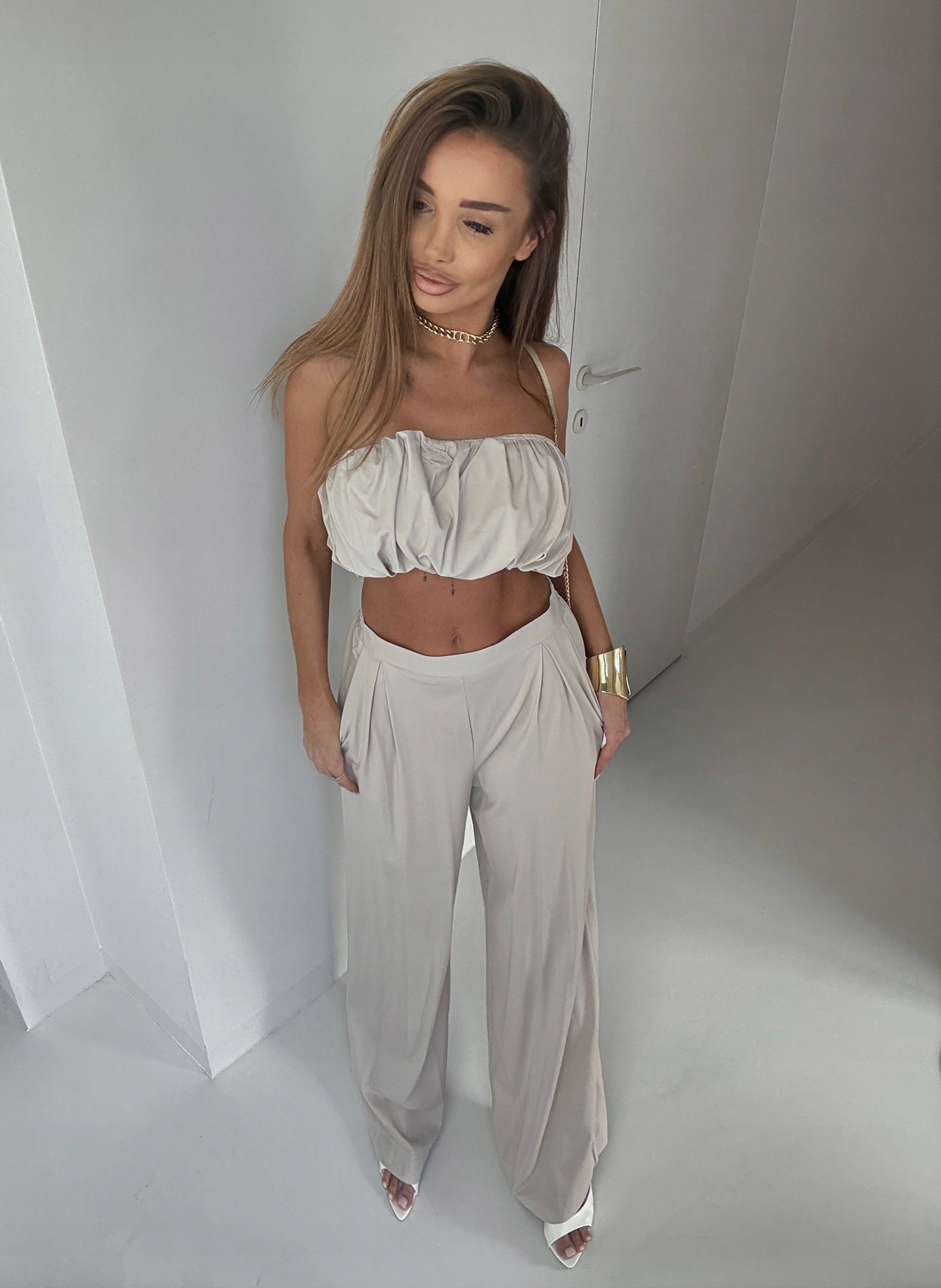 Dámský komplet Como Soho béžový krátký top kalhoty Agatha Studio One Size