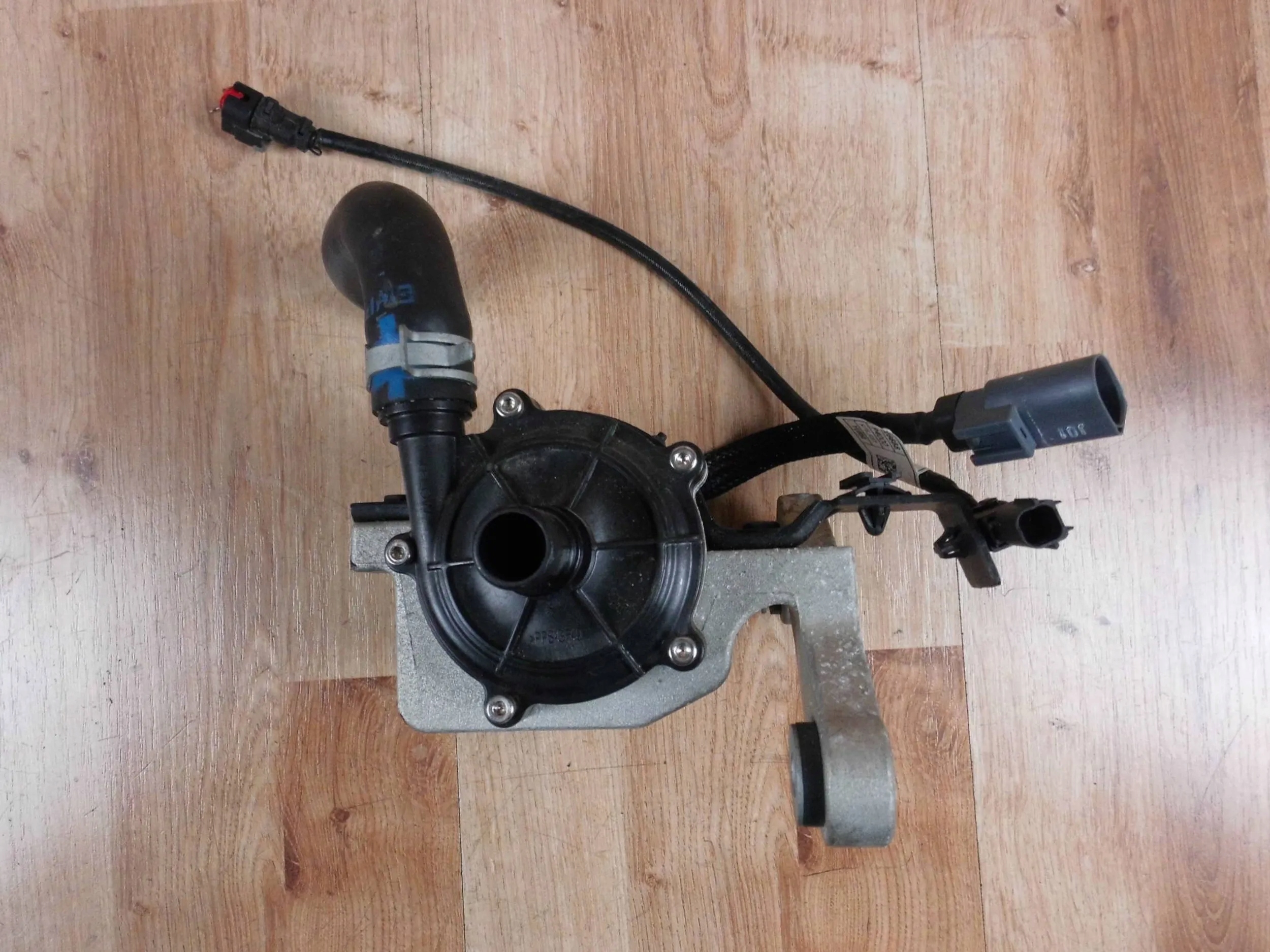 Hyundai Tucson IV HYBRID water pump inwertera