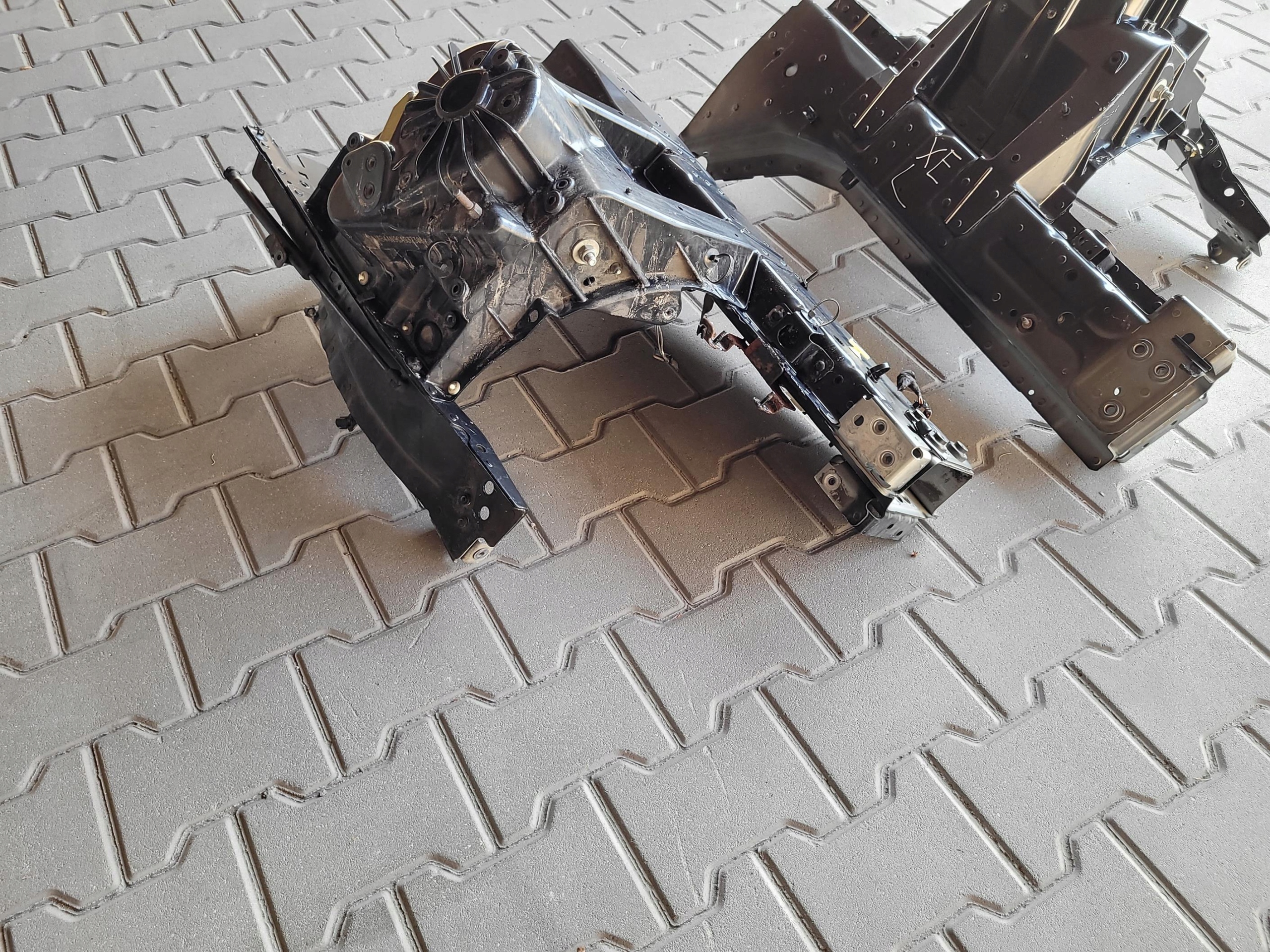 quarter front right JAGUAR XE X760 PEC EBONY BLACK