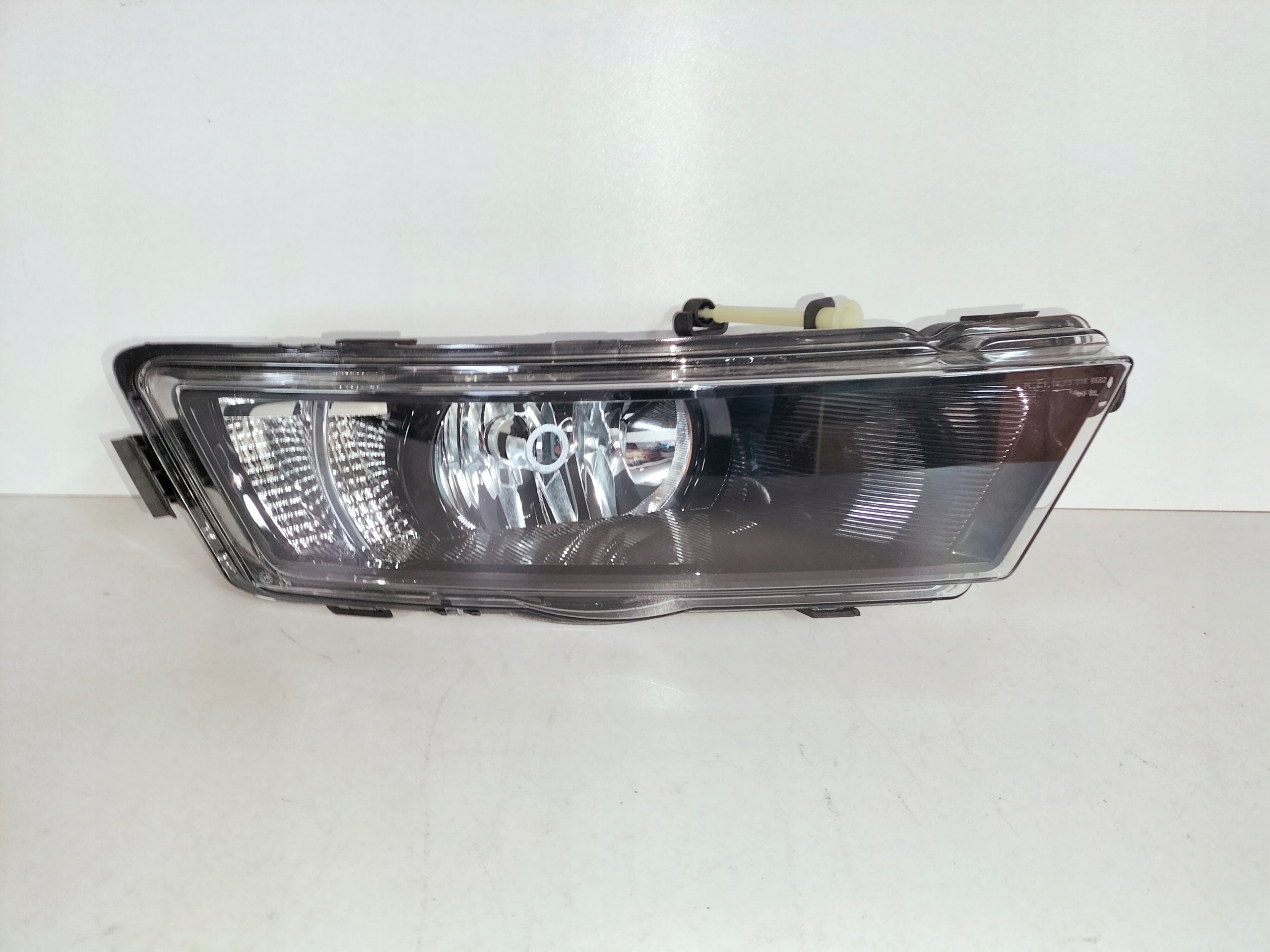 fog light light right SKODA RAPID 12-17 LED