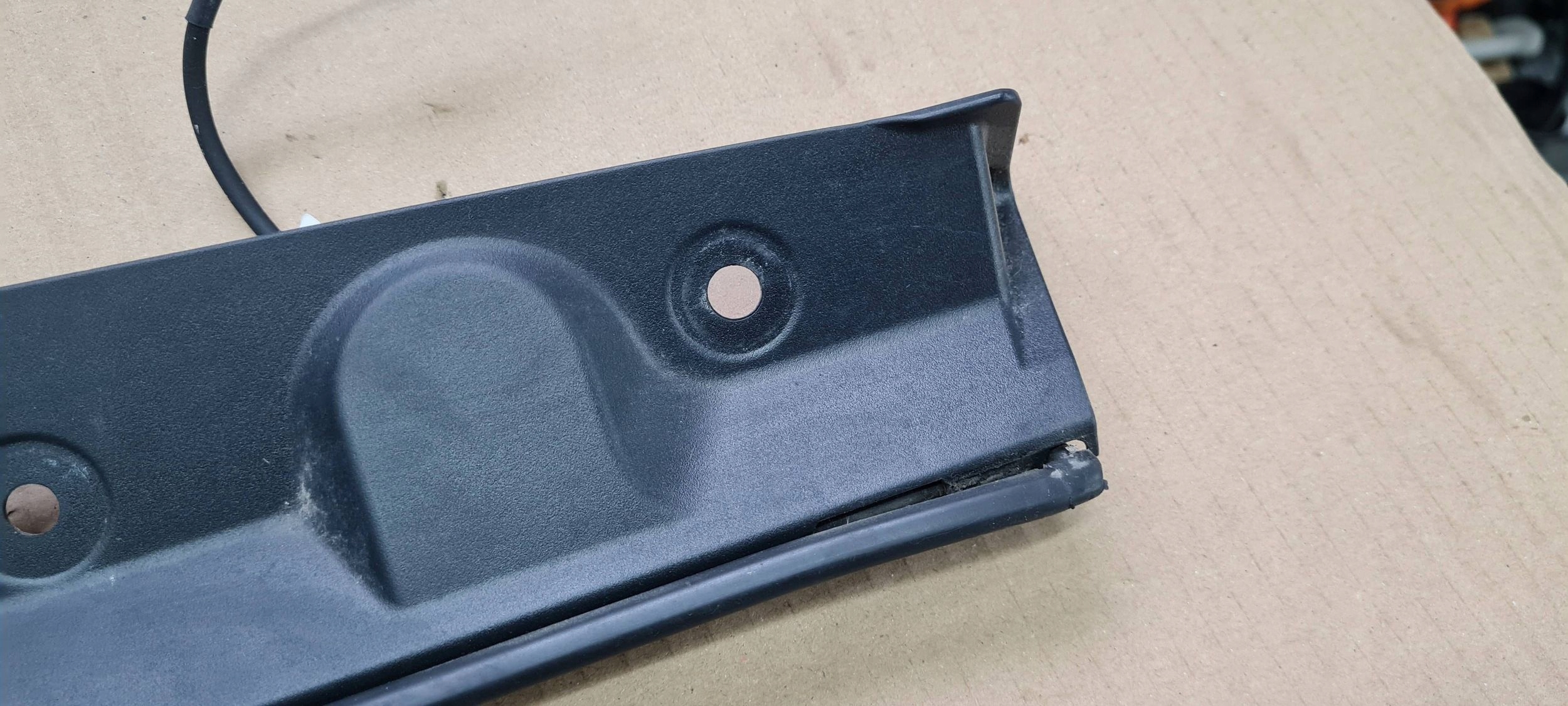 Chrysler Pacifica 2022 cover bonnet boot right sensor 68416654