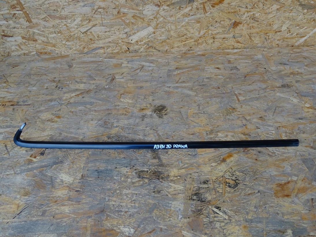 AUDI A3 8V 8V3 3D LISTWA SZYBY PRAWA S LINE