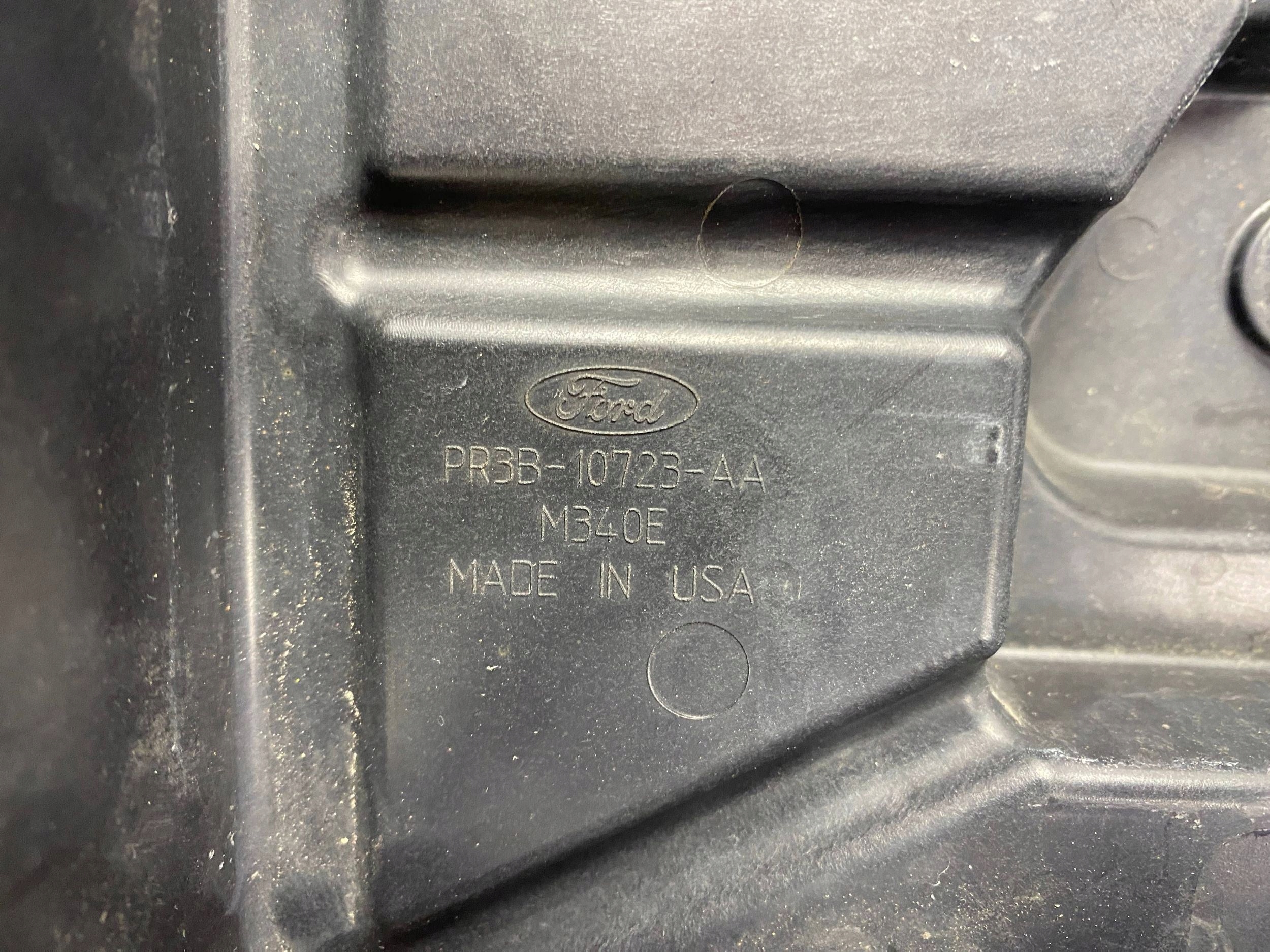 Grundlage Halter akumulatora Ford Mustang VII MK7 2024+