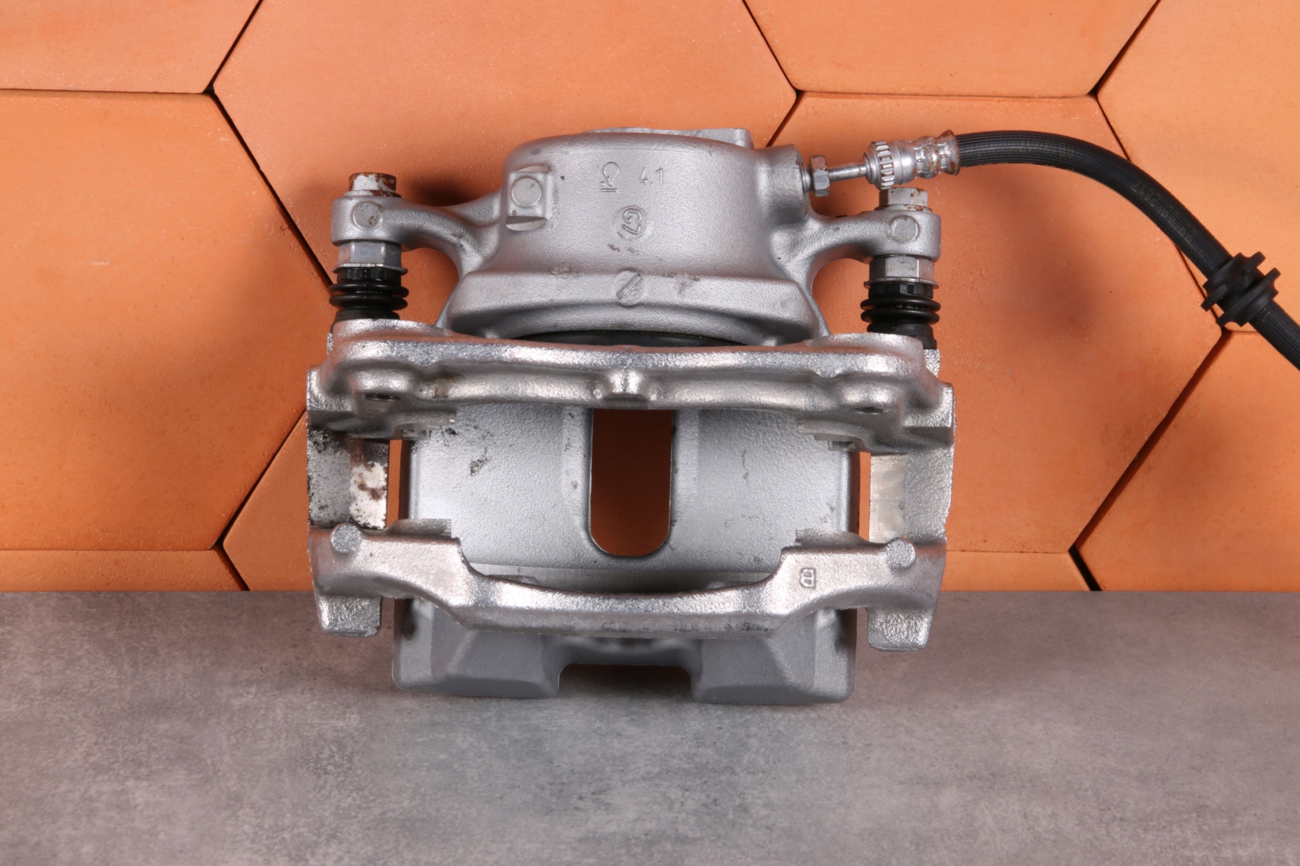 BMW G20 G21 G30 G31 caliper brake left front front 60/24/330 6872799