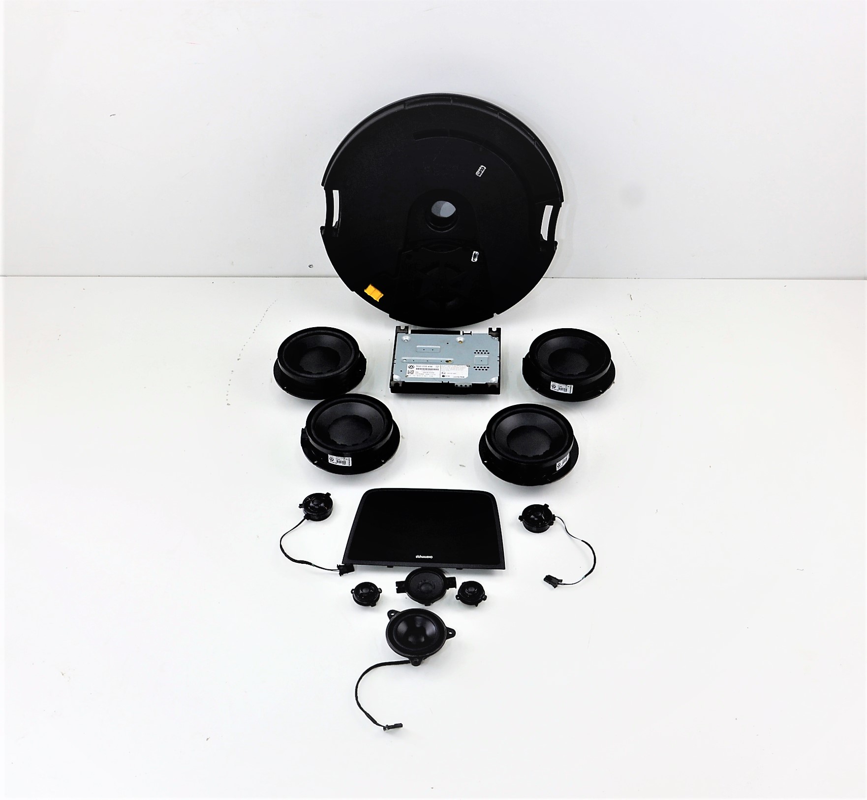 VW GOLF VII SPORTSVAN КОМПЛЕКТ DYNAUDIO УСИЛИТЕЛЬ