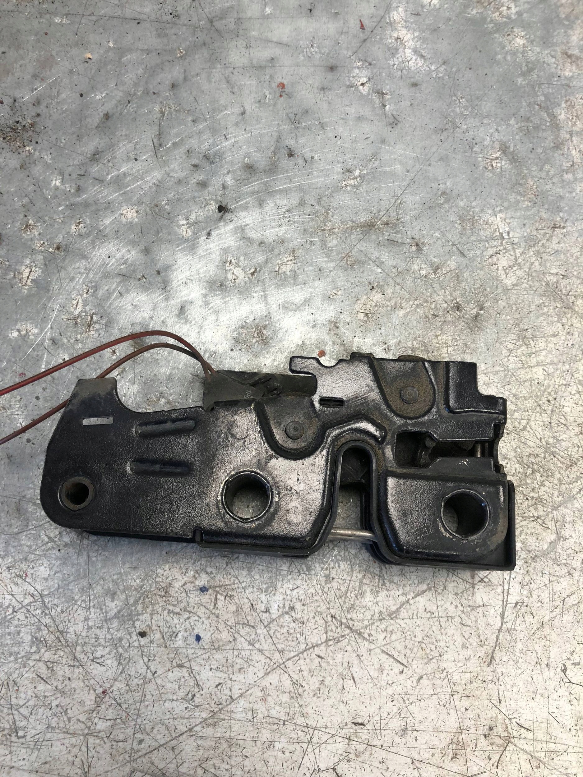 bonnet latch lock SEAT LEON II 1P0823509B
