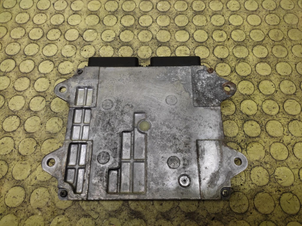MITSUBISHI COLT VI control unit of the engine A1351503279