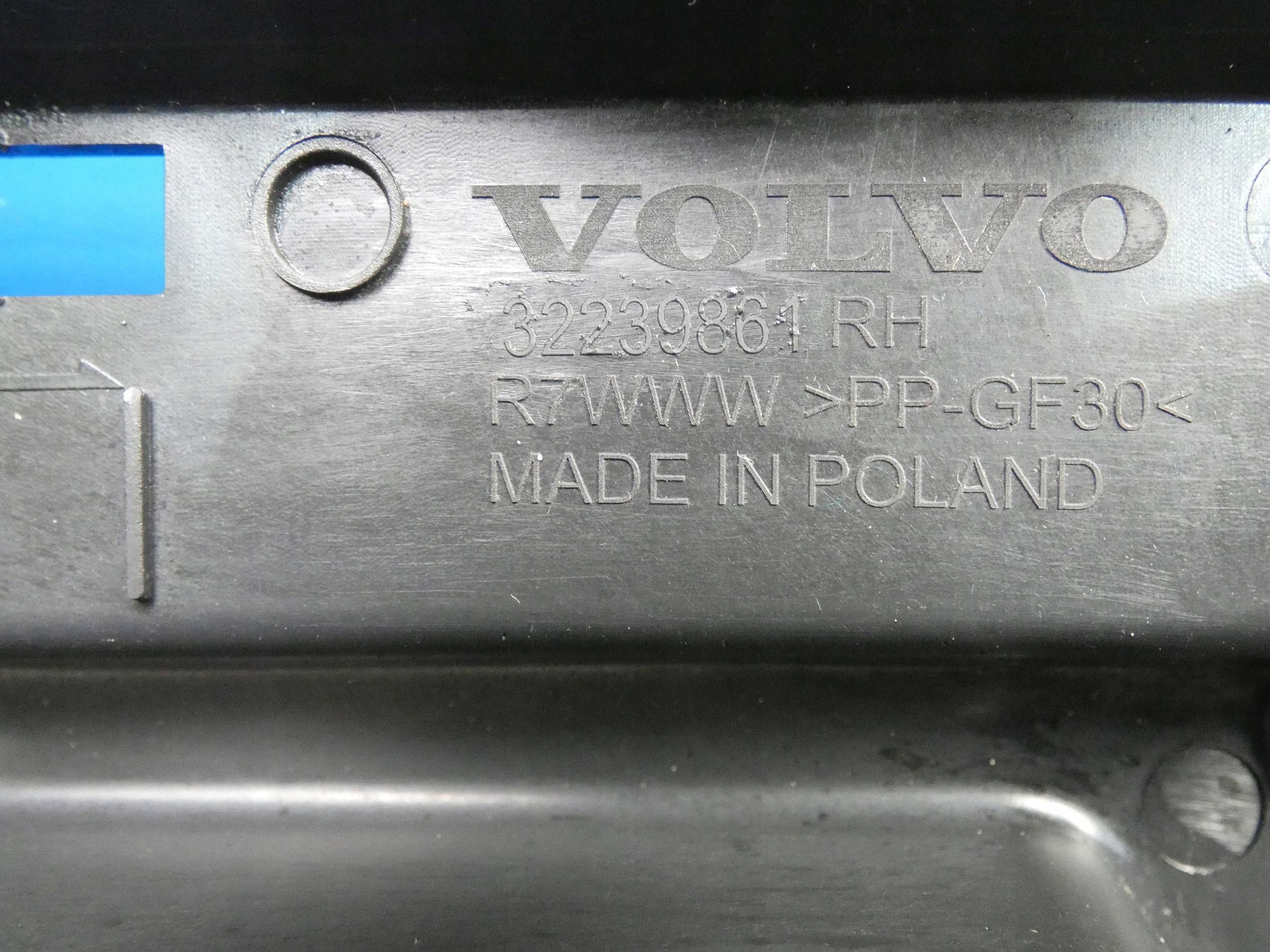 VOLVO V60 II 18- cover upholstery boot right rear part