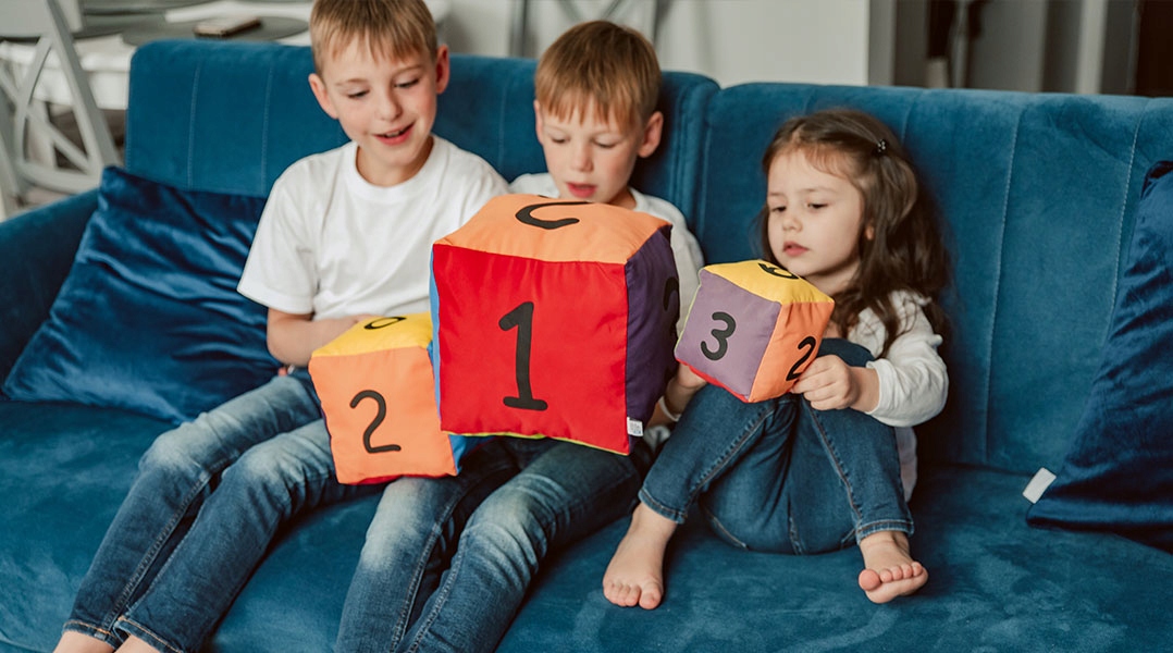 Kostka edukacyjna 10 cm Kropki miękka Płeć chłopcy dziewczynki