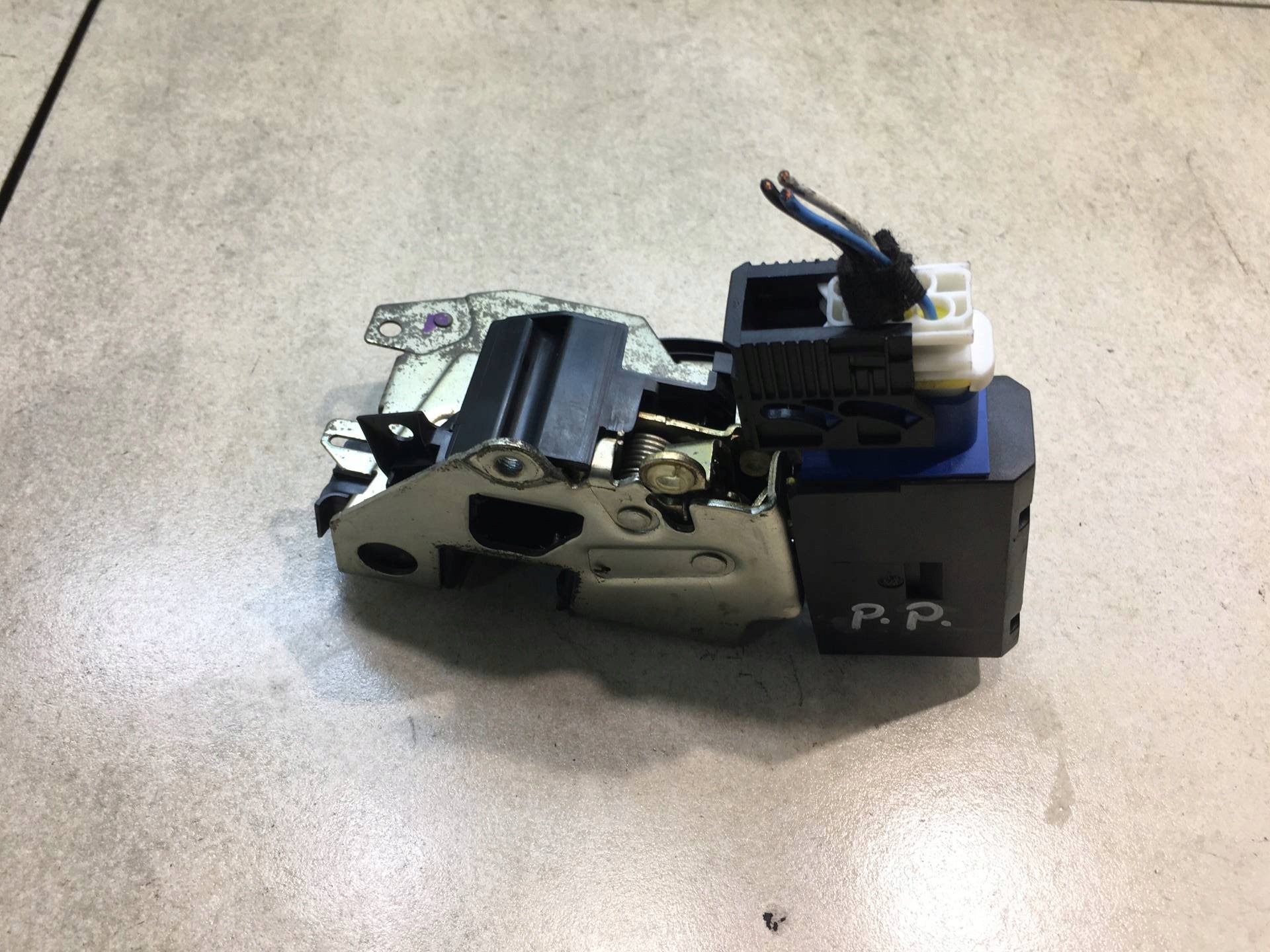 lock door right BMW 3 E36 COMPACT 3 PIN 1387607