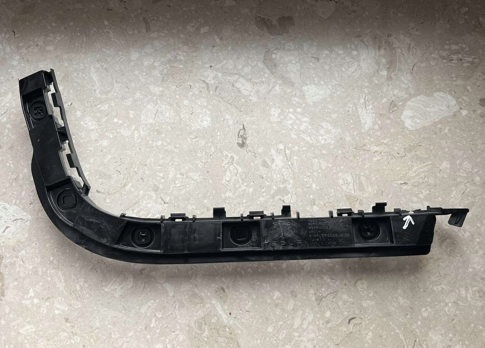 TESLA MODEL 3 23- Support Console Pare choc Droite Arrière 1762735-00-C