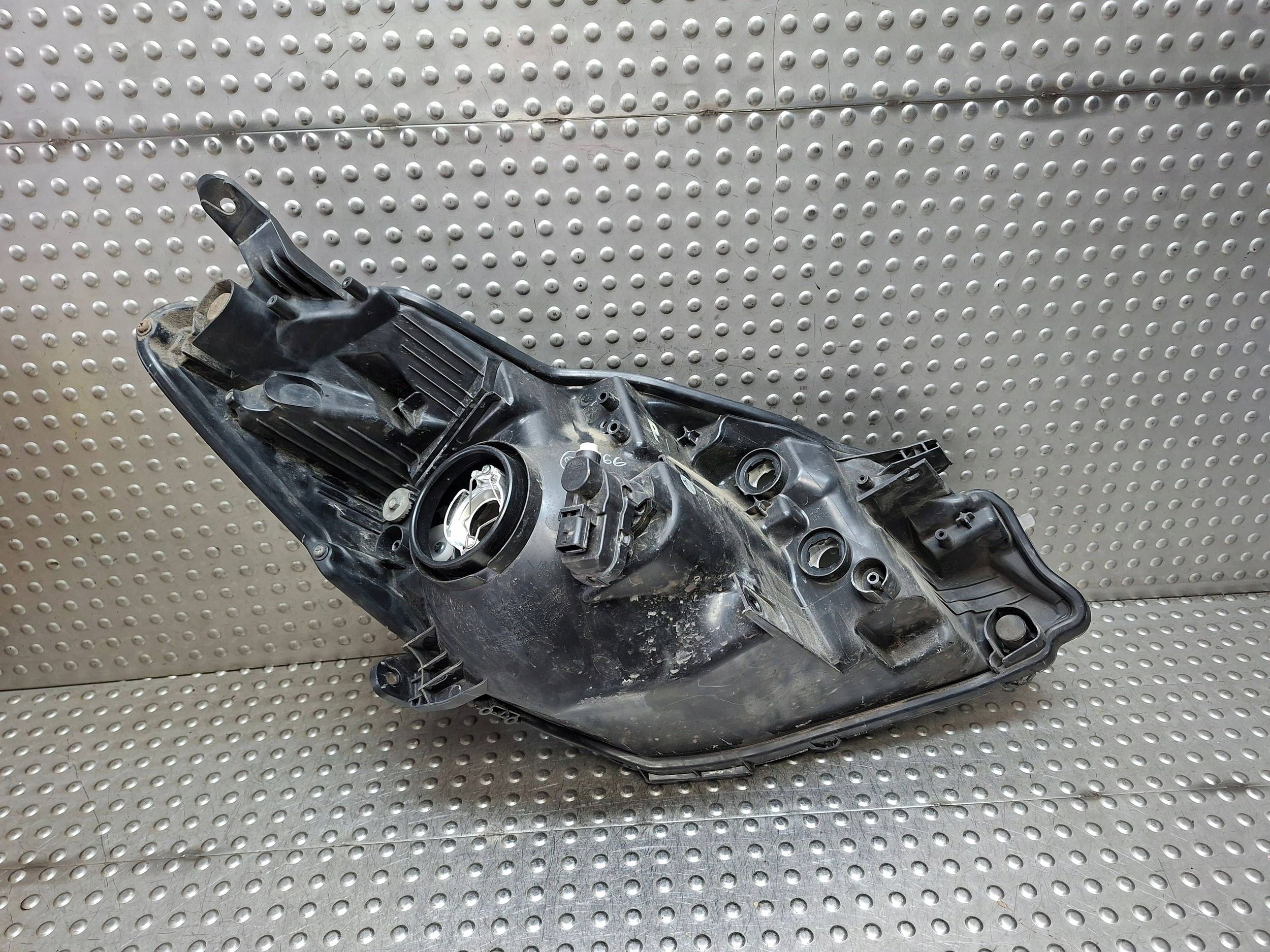 light front left TOYOTA YARIS III LIFT 14-17 EU