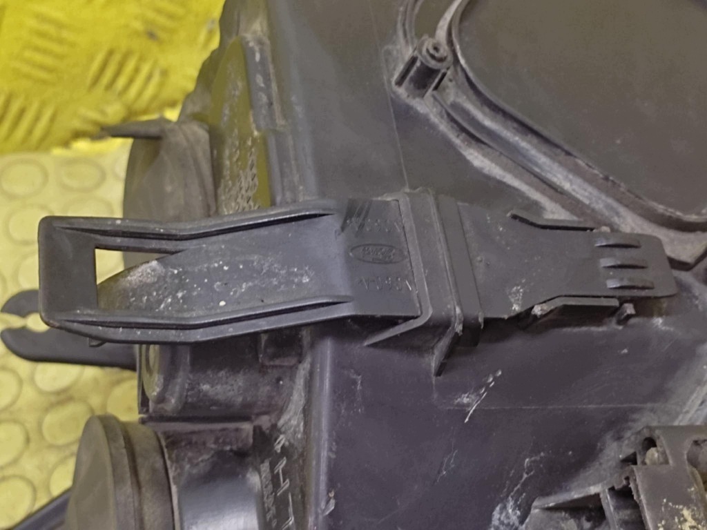 FORD FOCUS MK2 REFLEKTOR light left front 8M5113101AA
