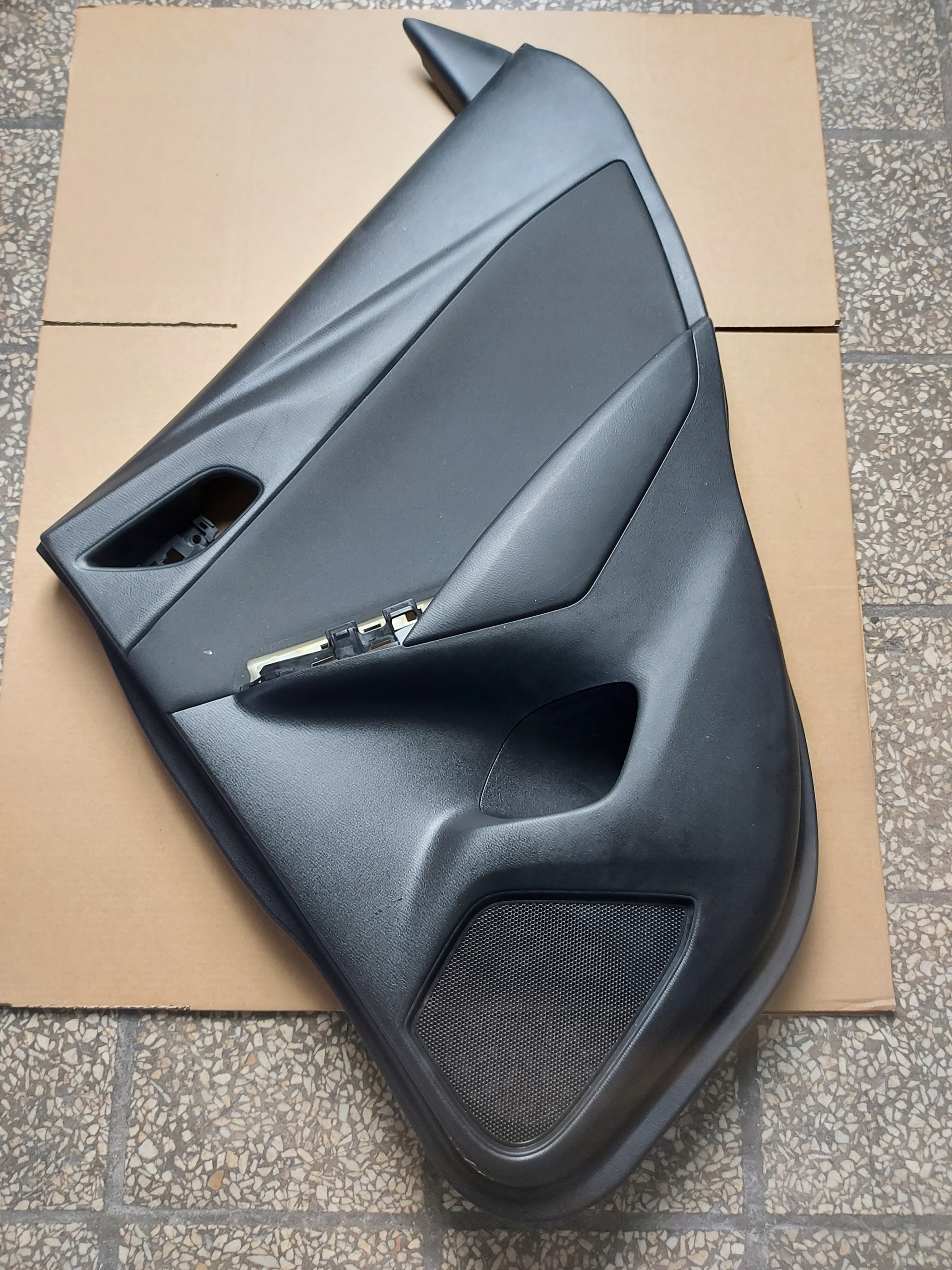 BOCZEK TAPICERKA DRZWI PRAWY TYLNY MAZDA CX-3 CX3