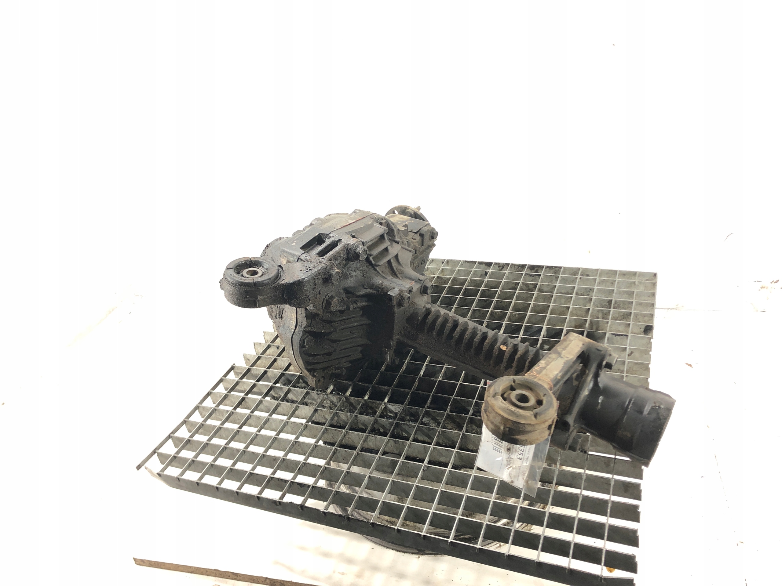 5.7B - Передній міст диференціал LAND CRUISER 200 5.7 B V8 07-22