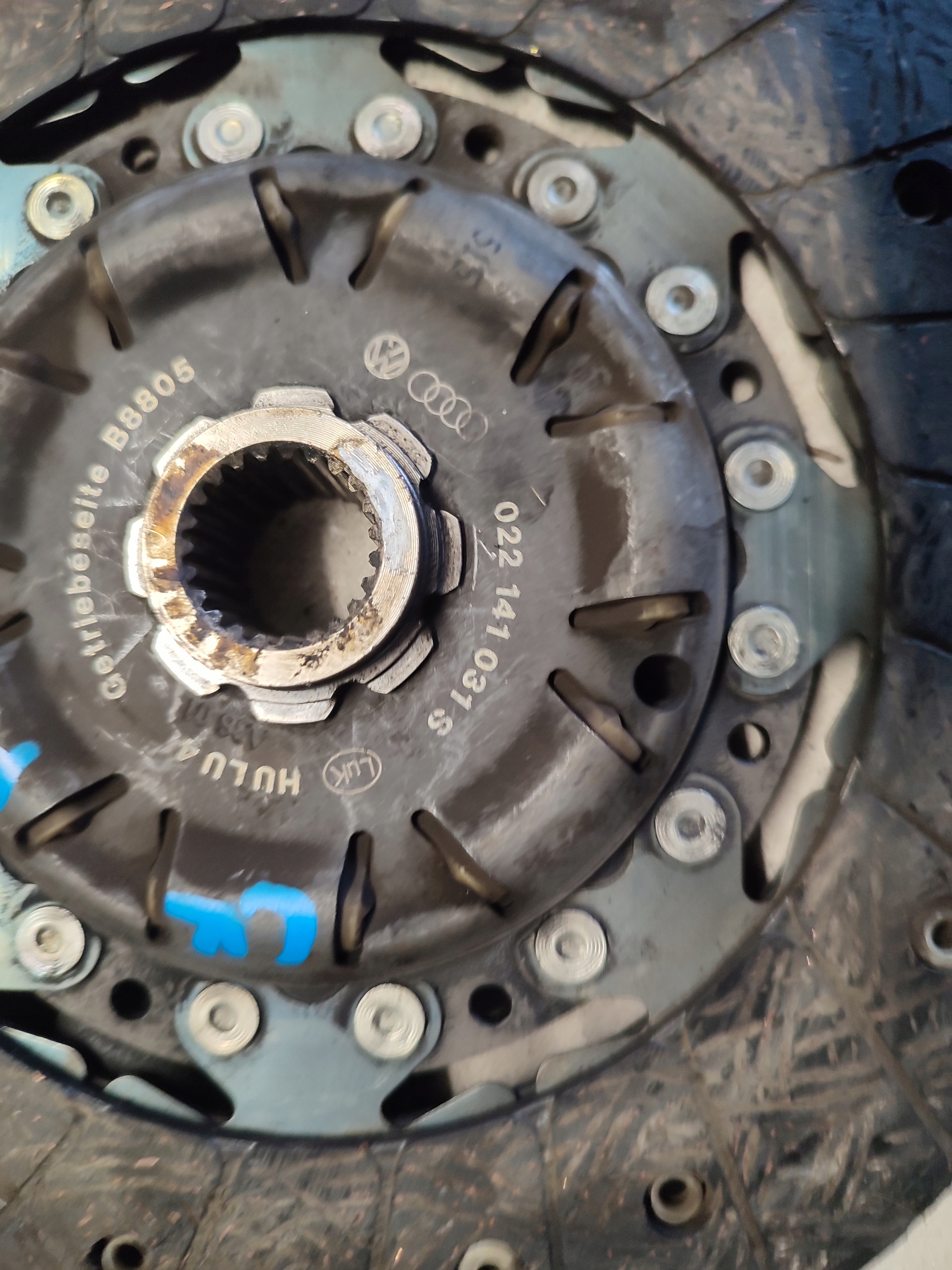 DISQUE EMBRAYAGE Z DOCISKIEM VW GOLF 2.0 TDI CKFC