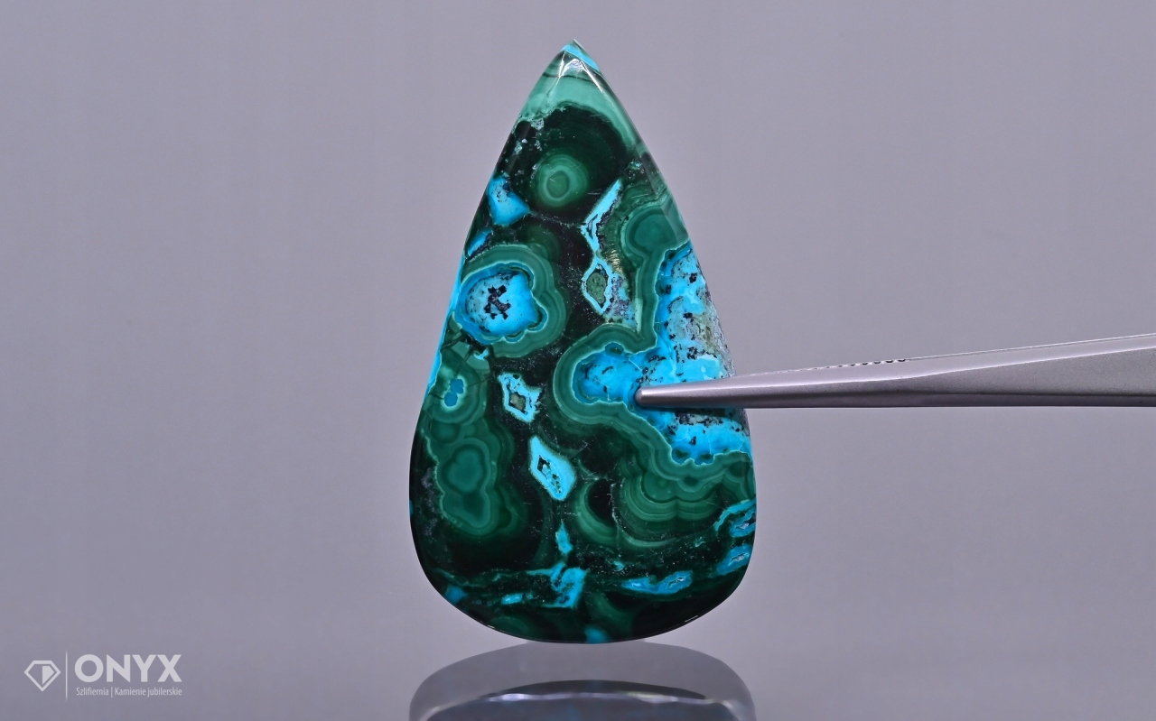 Chryzokola nízký kabošon slza 41x23,5 mm