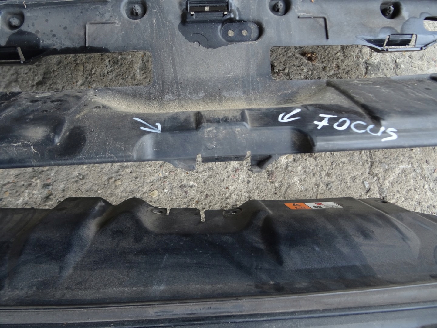 FORD FOCUS MK3 pillar of a bumper front BM5117E778