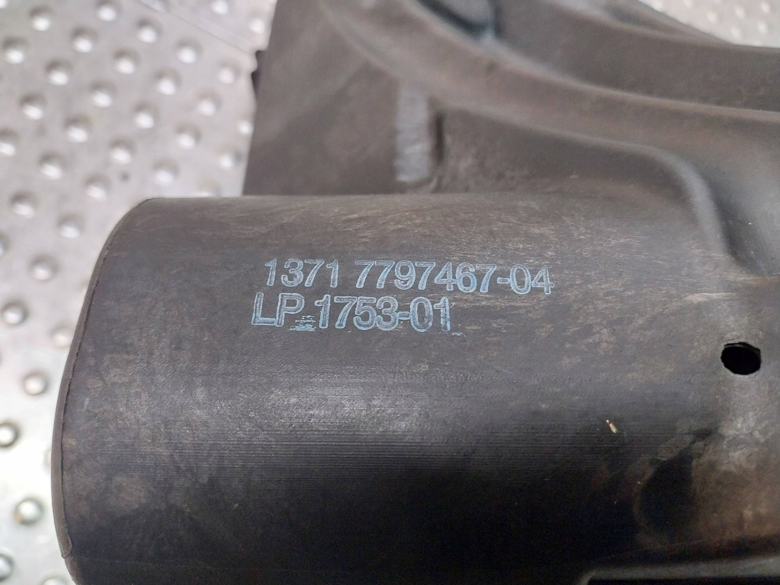 poklopač filtera zračni 7797467 BMW E90 E91 E92 E93 E82 E84 E88 2.0D N47