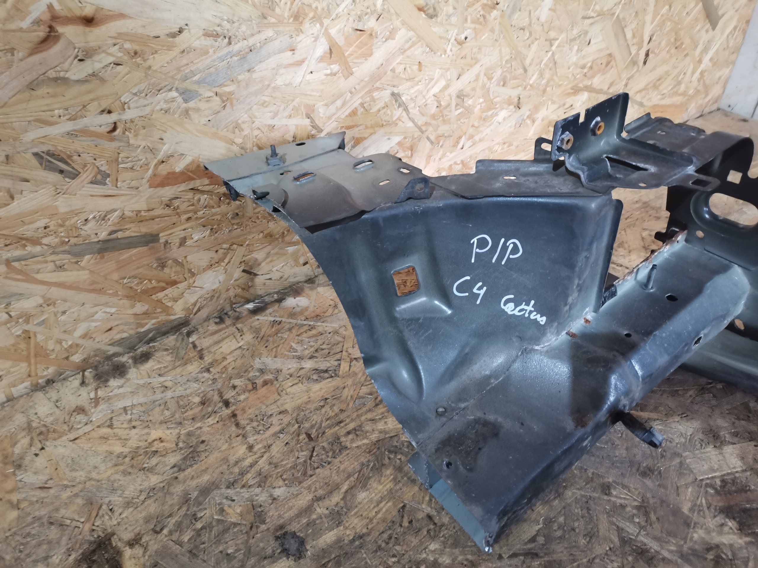 PODLUZNIACA right front CITROEN C4 CACTUS 15