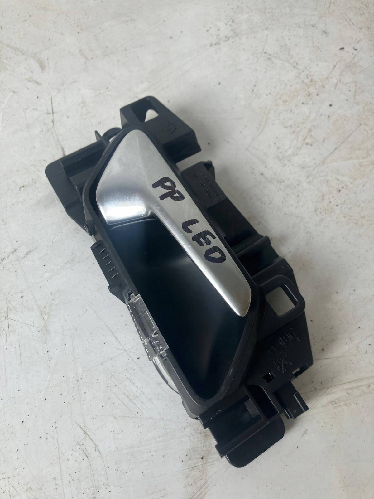 handle inner right front PEUGEOT 308 T9 LED 98000002VV