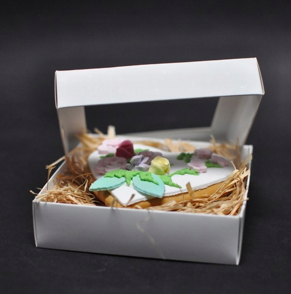 Kartonik Pudełko Opakowanie Pudełeczko na pierniki 12x12x3 cm BIAŁY 5 szt. Stan opakowania oryginalne