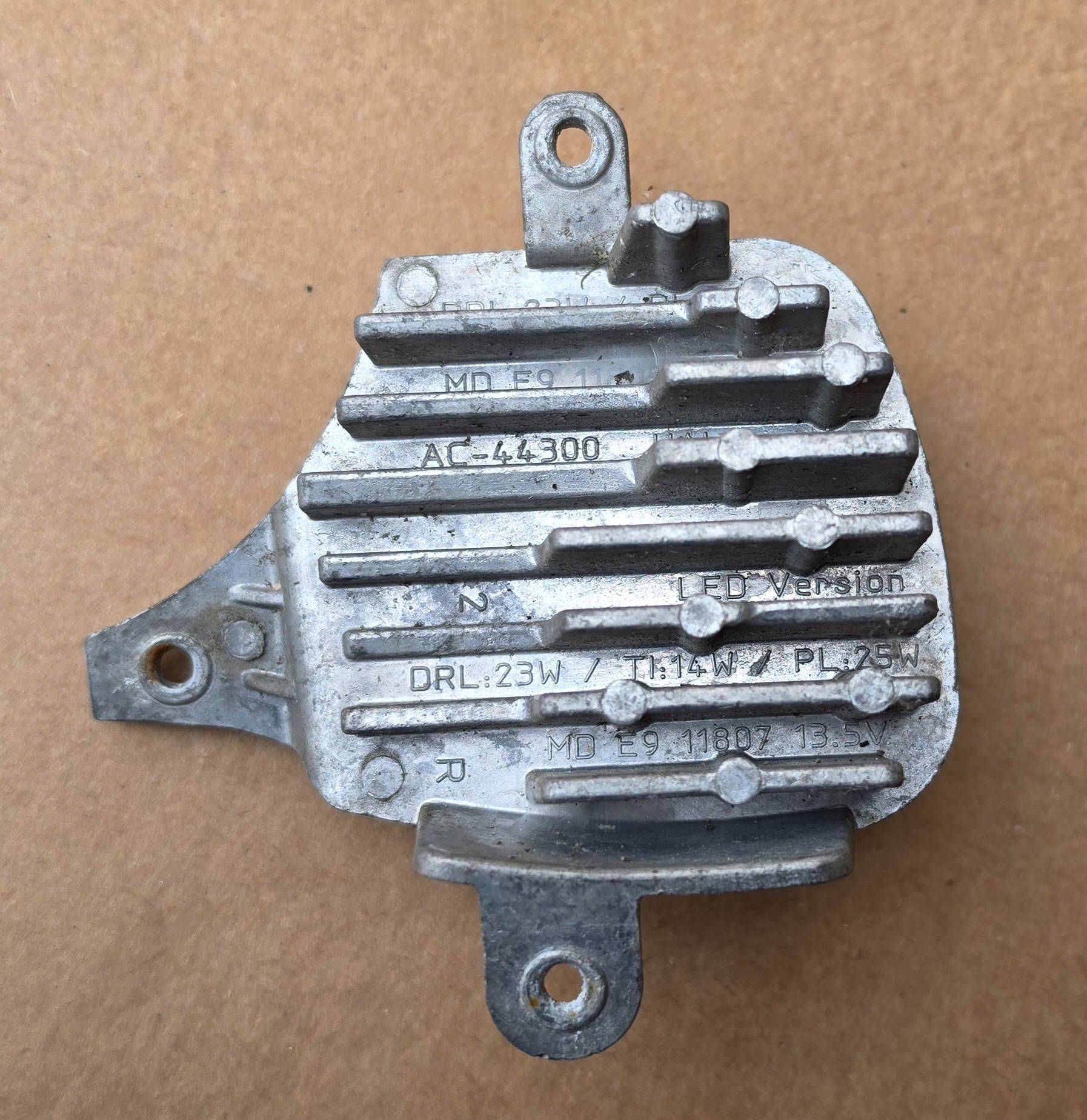 Infiniti Q30 qx30 90074817 control unit ksenonow (control unit)