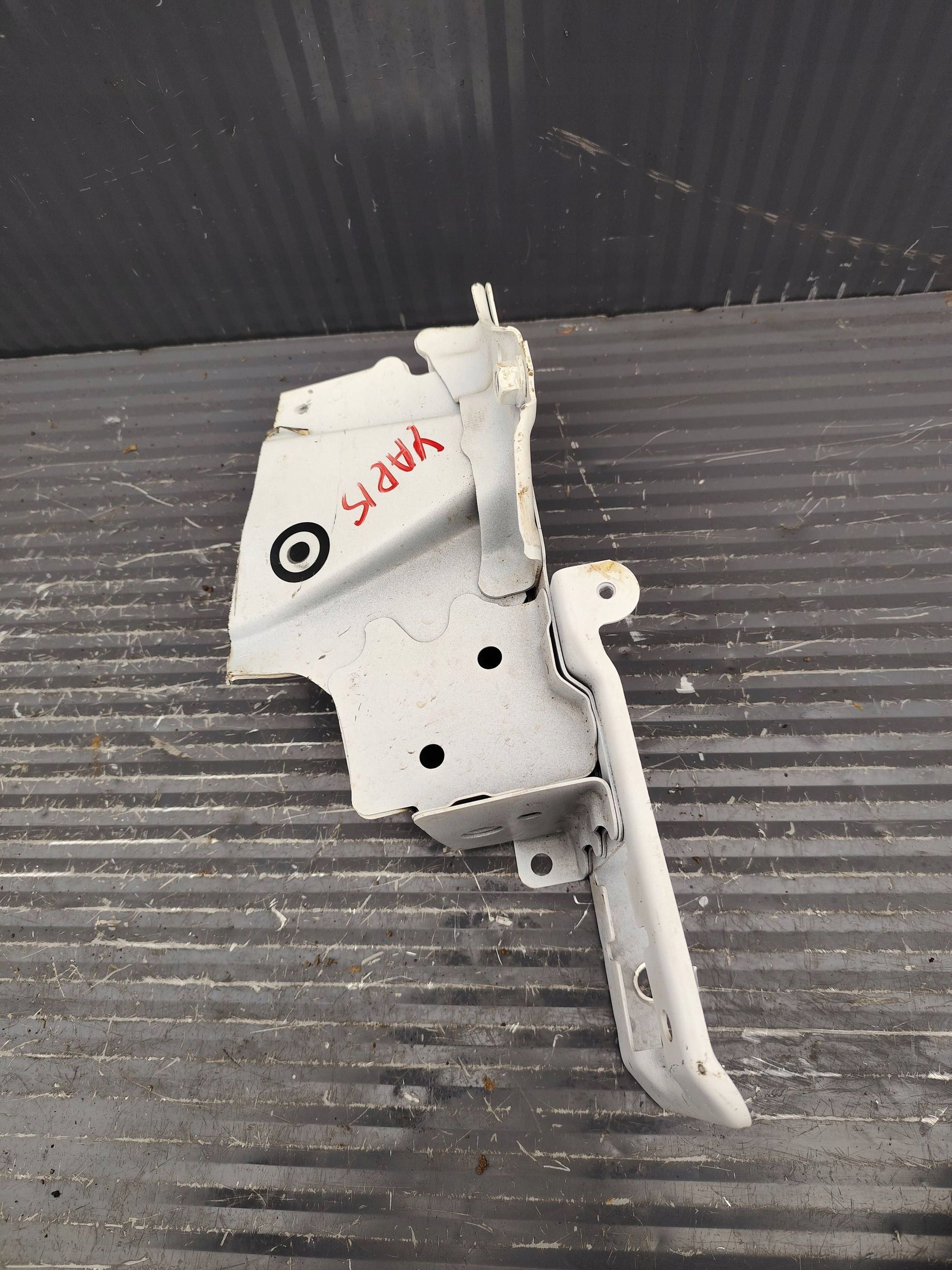 TOYOTA YARIS IV front body quarter right
