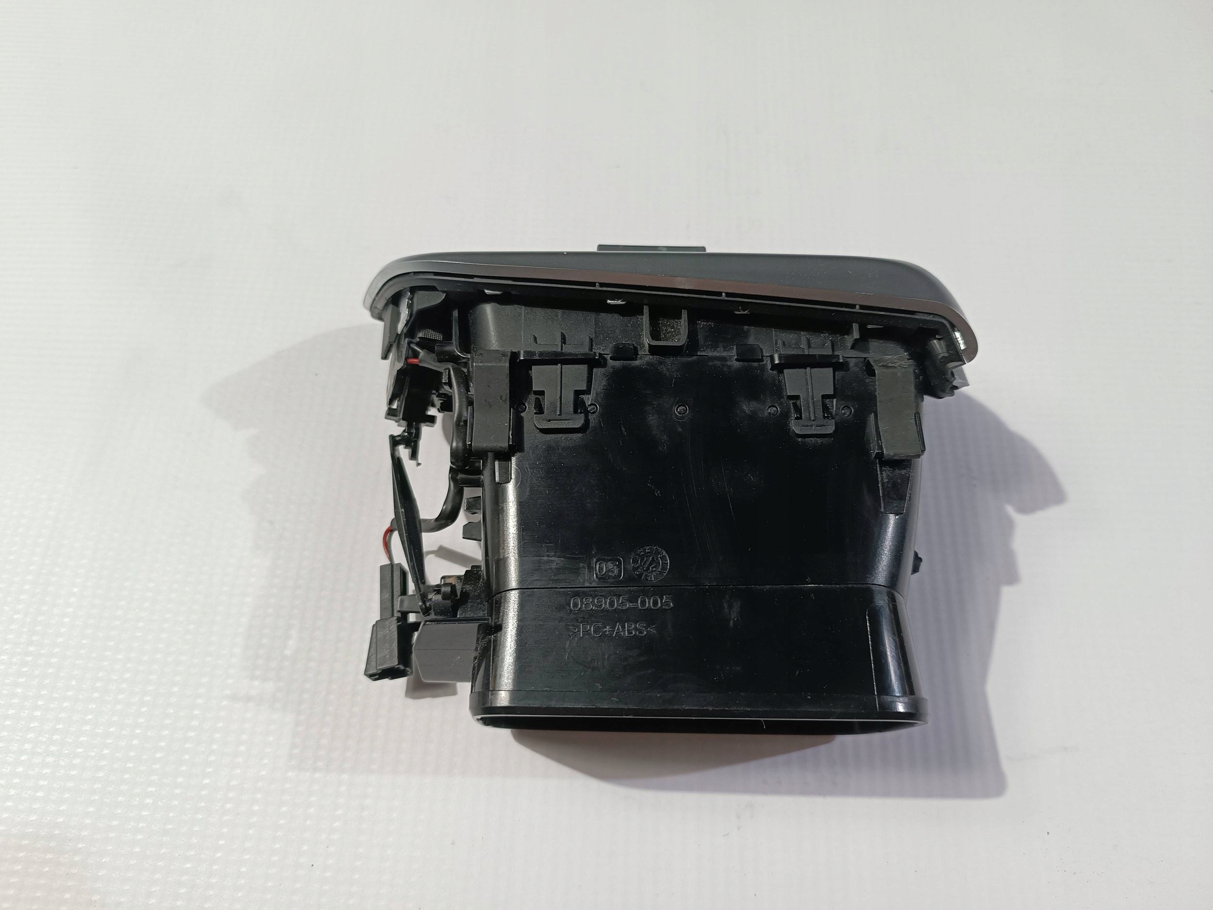 grid air conditioning devices side of the dashboard front side left Maserati Ghibli 2013