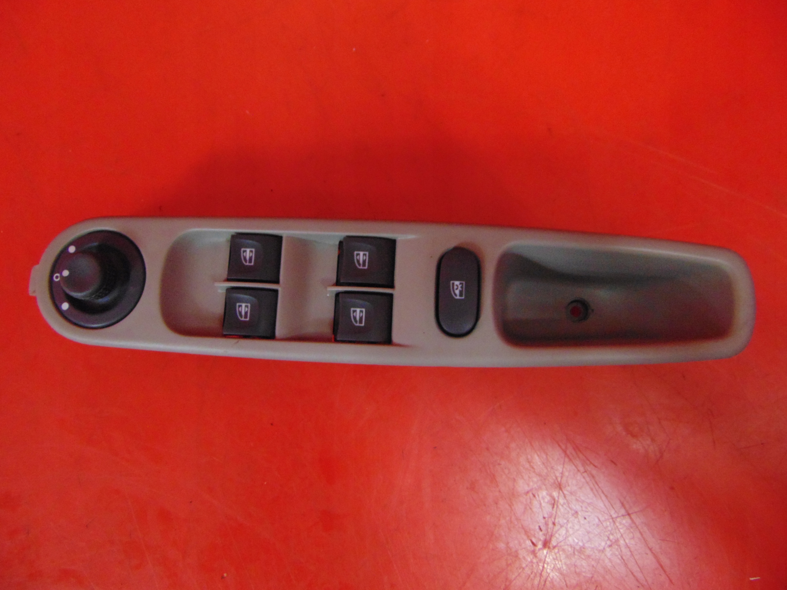 RENAULT ZOE 12- PANEL window control switch left front