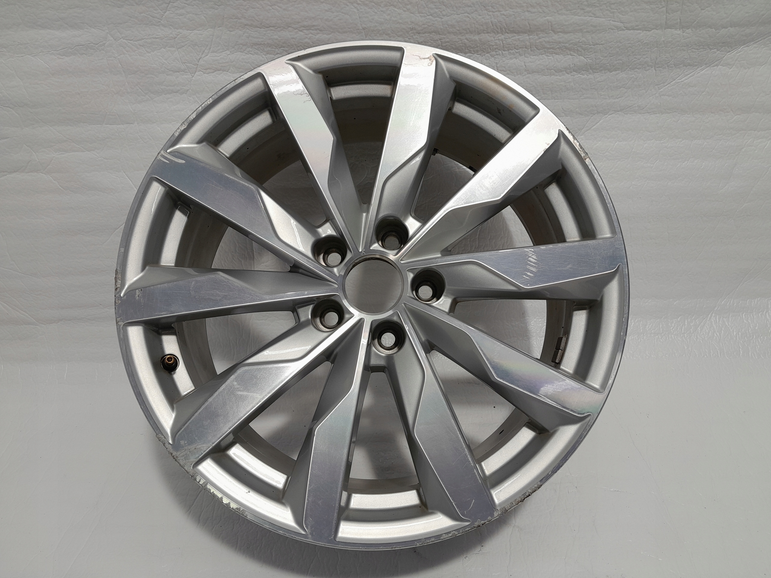 AUDI A4 B9 A5 8W A6 disk ALU 18'' CALI ORG. 8W0601025S