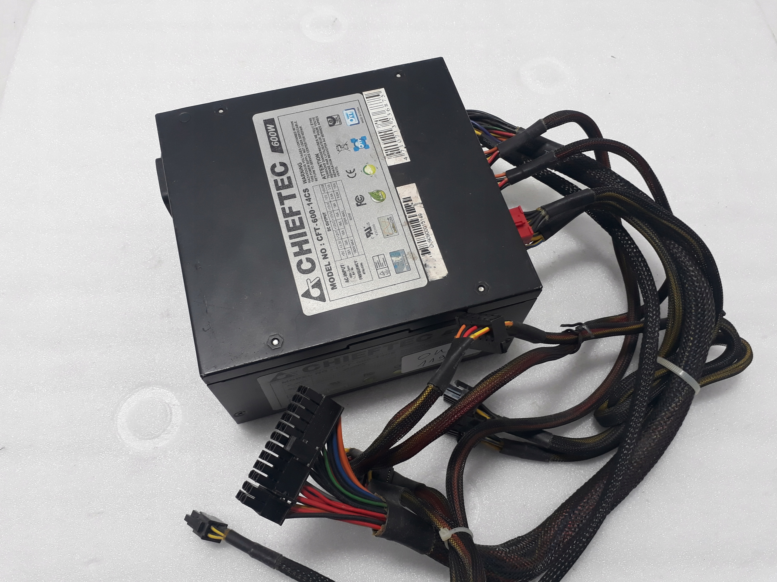 Zasilacz CHIEFTEC CFT-600-14CS 600W D6913
