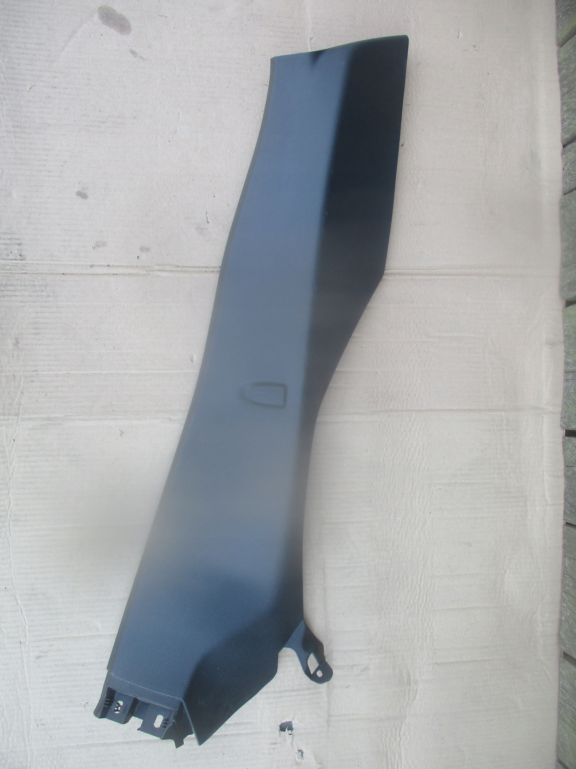 КРЫШКА ОБШИВКА ПРАВОЙ СТОЙКИ 2GM867766 VW T-CROSS