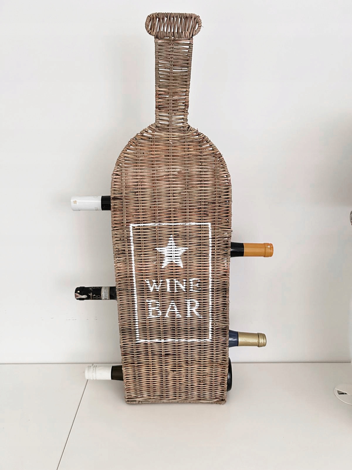Rustykalna Półka Rattanowa Na Butelki Wino Hampton Stojak Wieszak Rattan