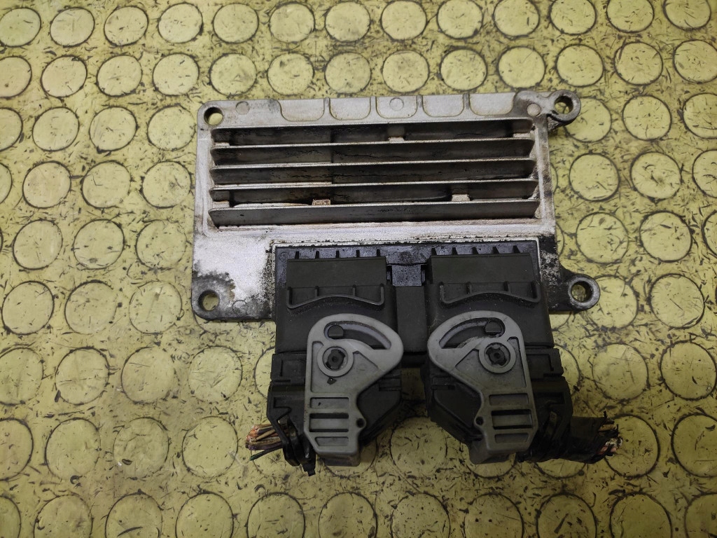 RENAULT CLIO II control unit of the engine 8200262881