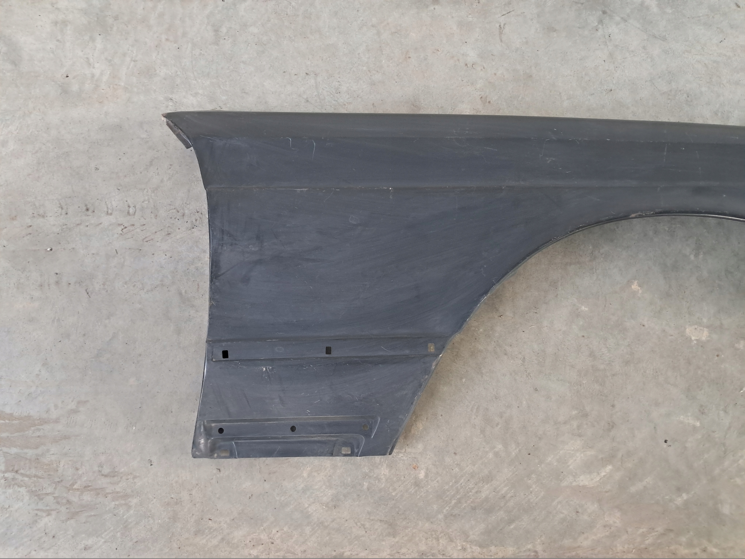 fender right front MERCEDES W126 1268812401