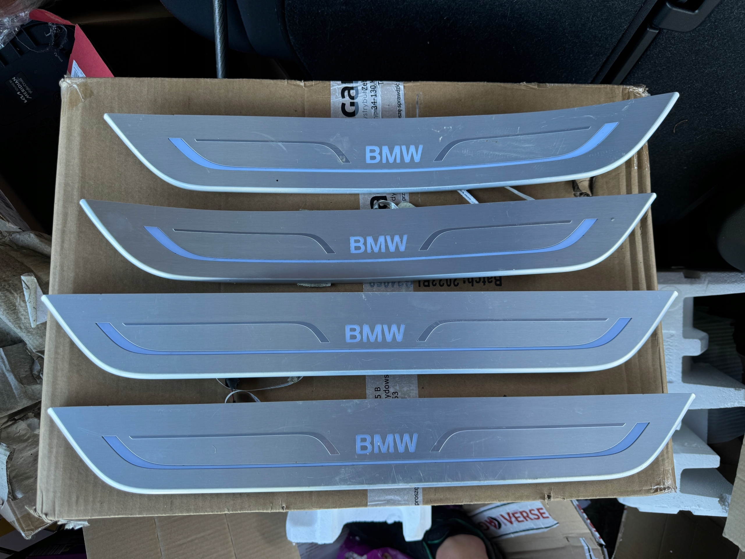 NAKŁADKI LISTWY PROGOWE PODŚWIETLANE LED KOMPLET BMW 7 G11 G12 737031406
