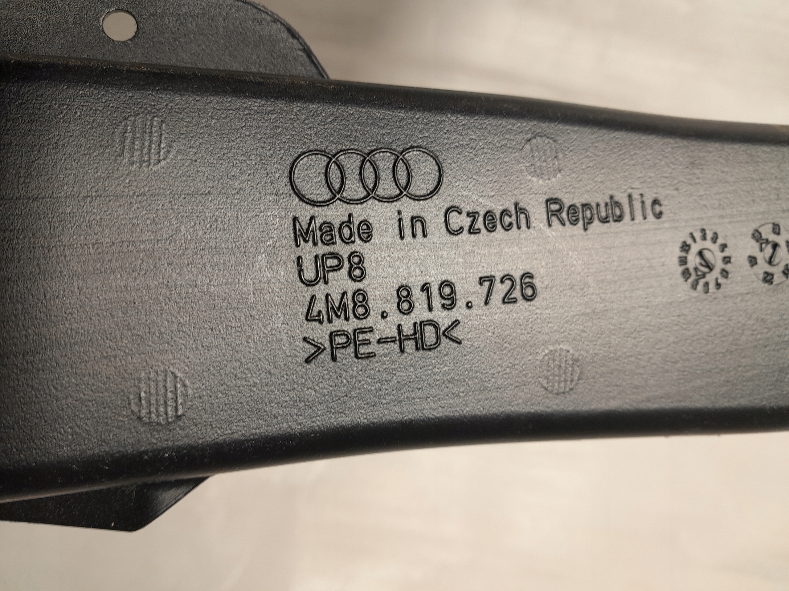 AUDI Q8 4M luftansaugkanal 4M8819726