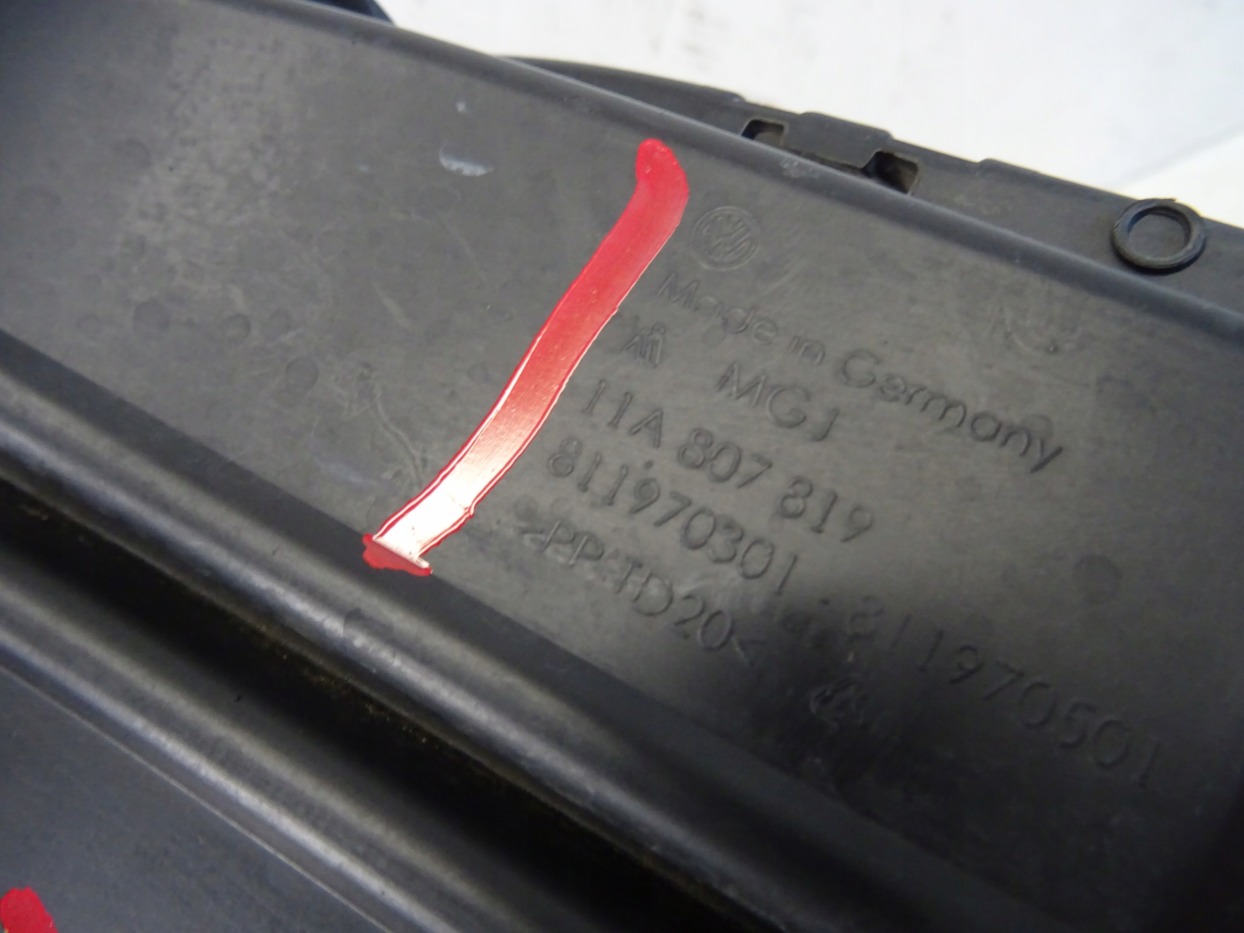 grid of a bumper front front left VW ID4 ID.4 11A807819 PDC