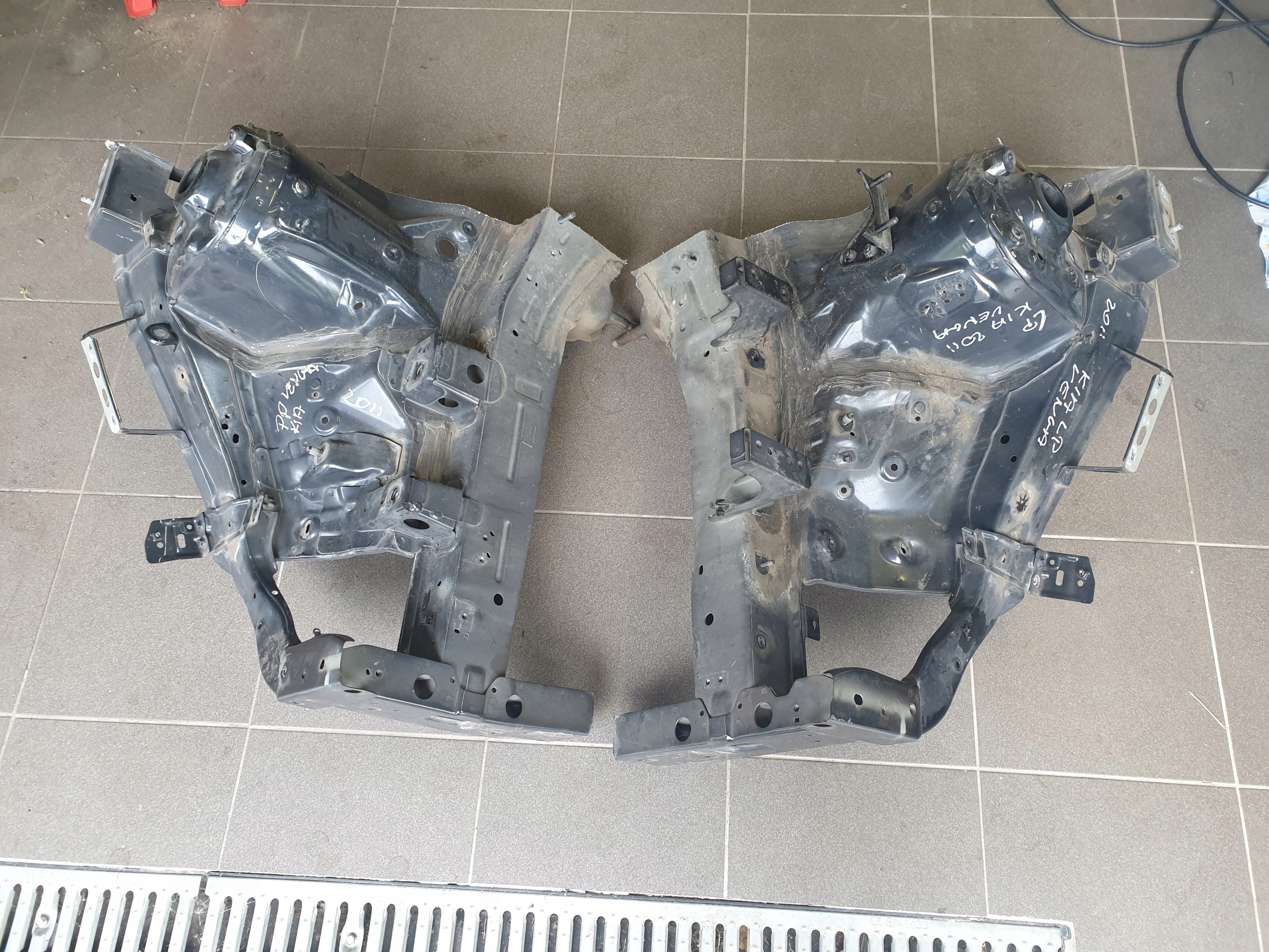 CWIARTKA PODLUZNICA FARTUCH KIA VENGA 2009-