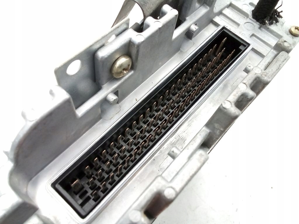 Audi 80 B4 computer control unit of the engine 028906021AP + connecting spoiler