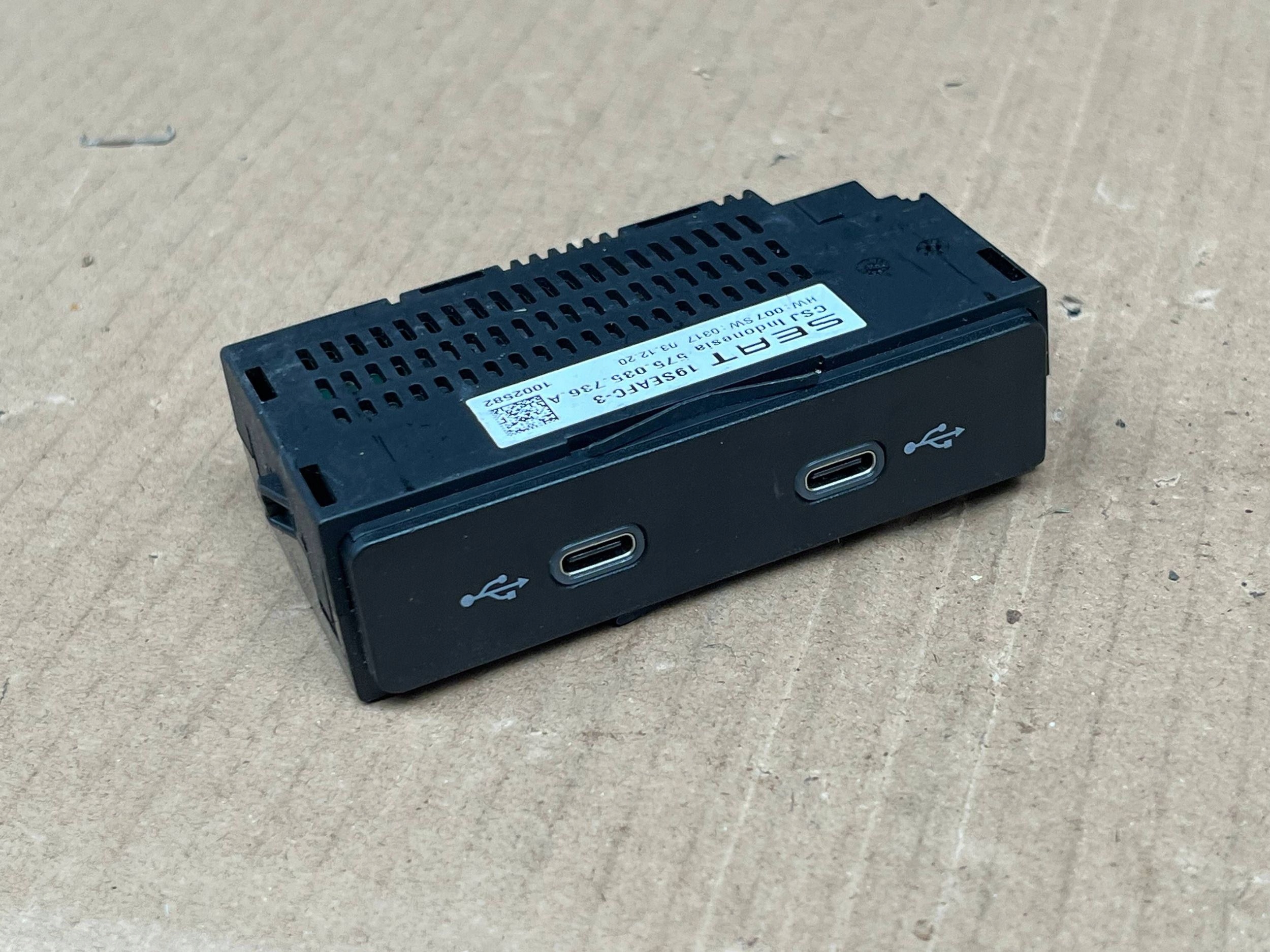 SEAT IBIZA PORT adapter USB 575035736A !J