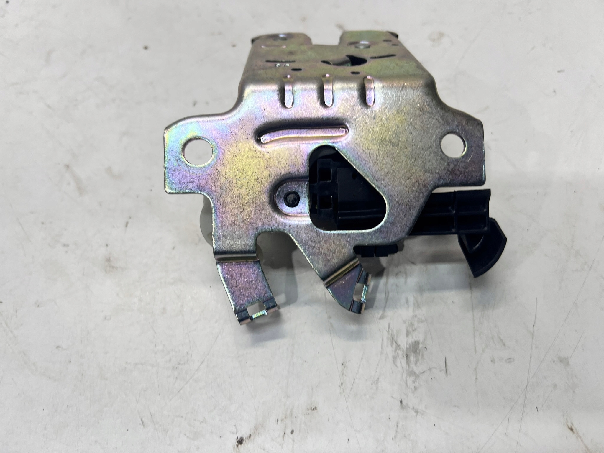 lock bonnet rear part AUDI A4 B9 A5 8W0827503