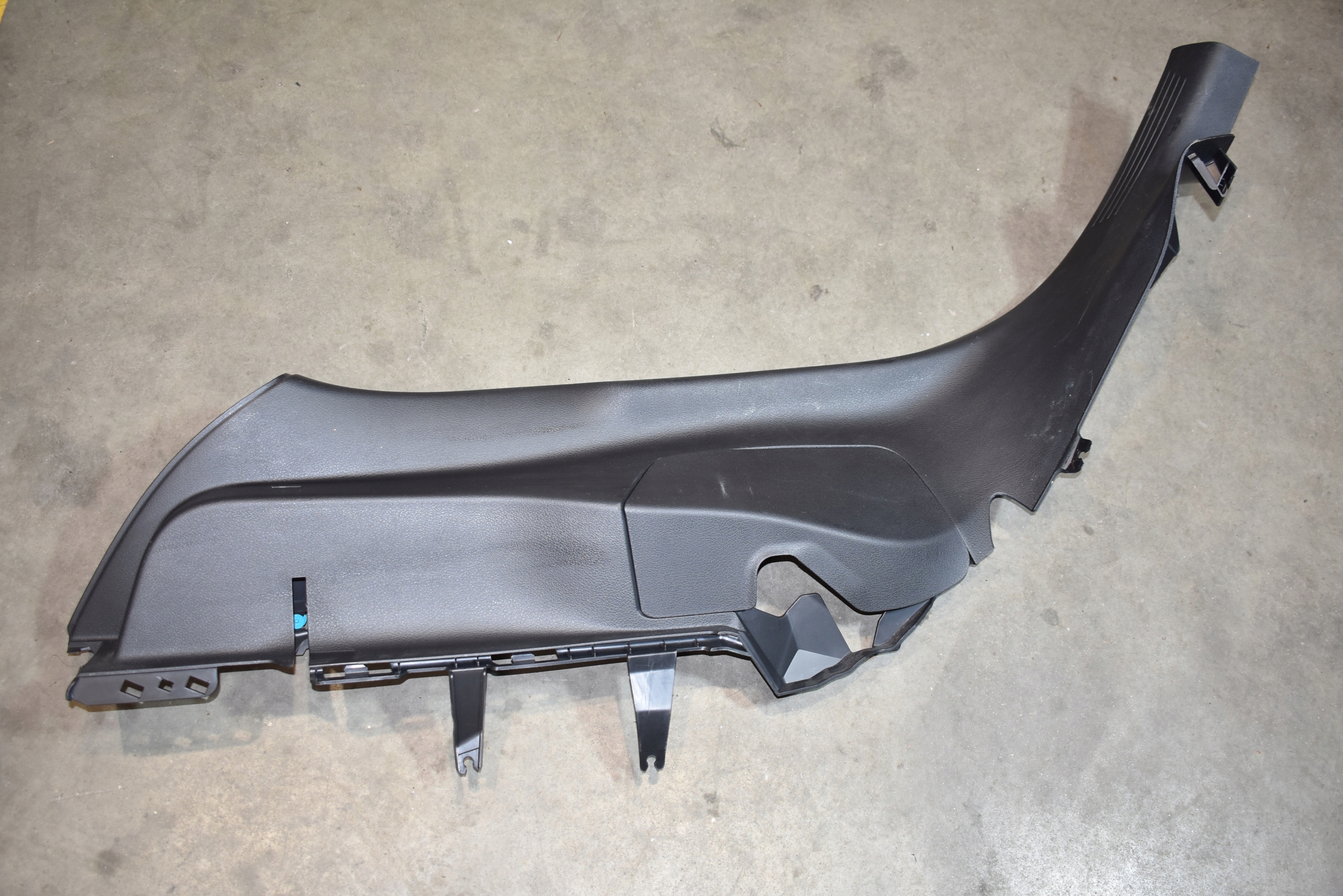 IDEALNA cover SLUPKA D left MERCEDES GLA H247 1