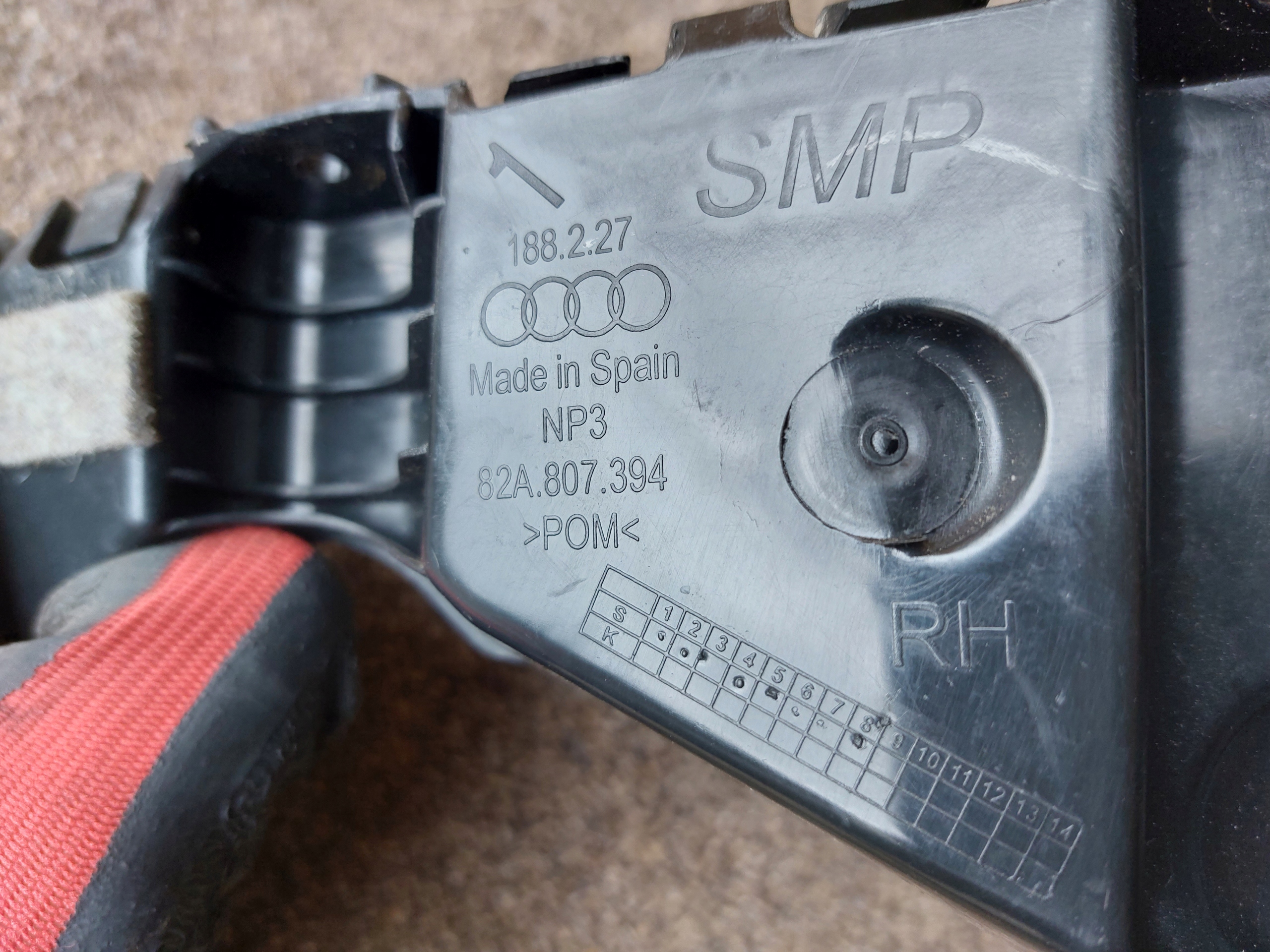bumper bracket rear part left right AUDI A1 82A 19r