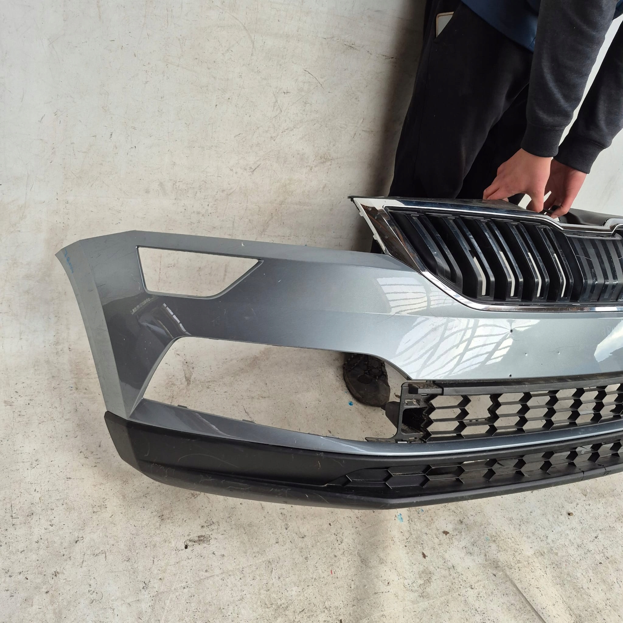 SKODA KAROQ 57A 17- bumper front front PDC 57A807221