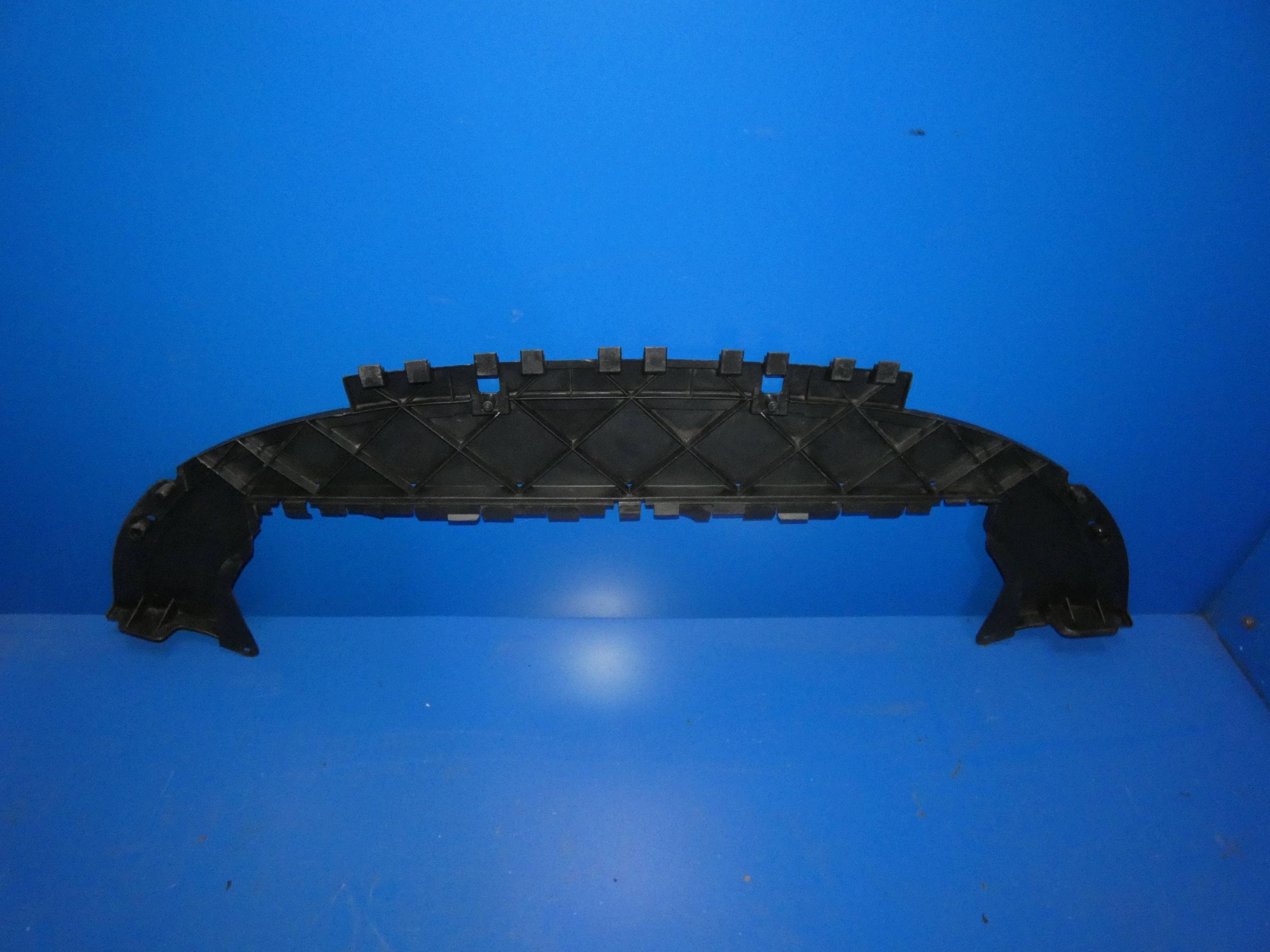VOLVO V50 S40 cover below bumper cover chassis